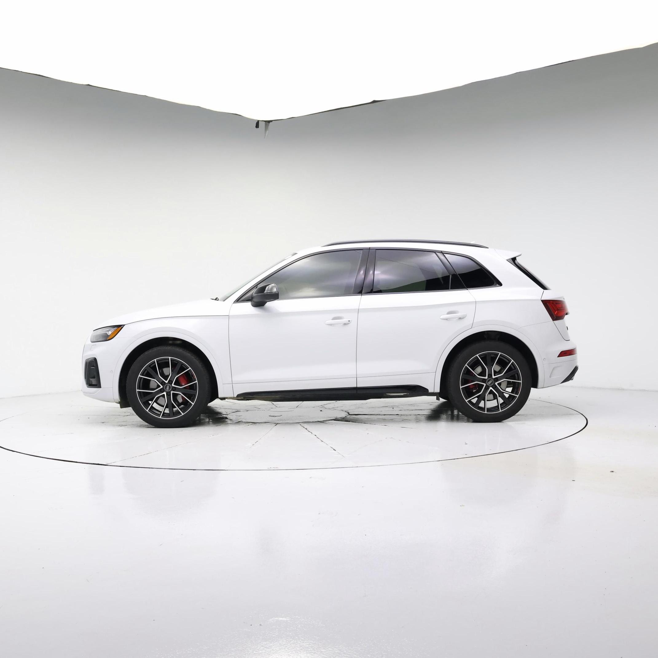 Thumbnail: 2024 Audi SQ5 - 3