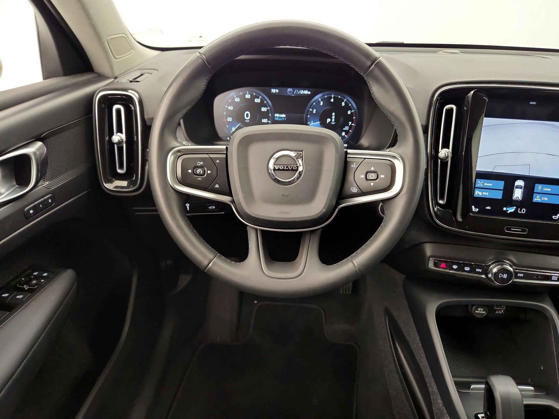 Thumbnail: 2022 Volvo XC40 - 10