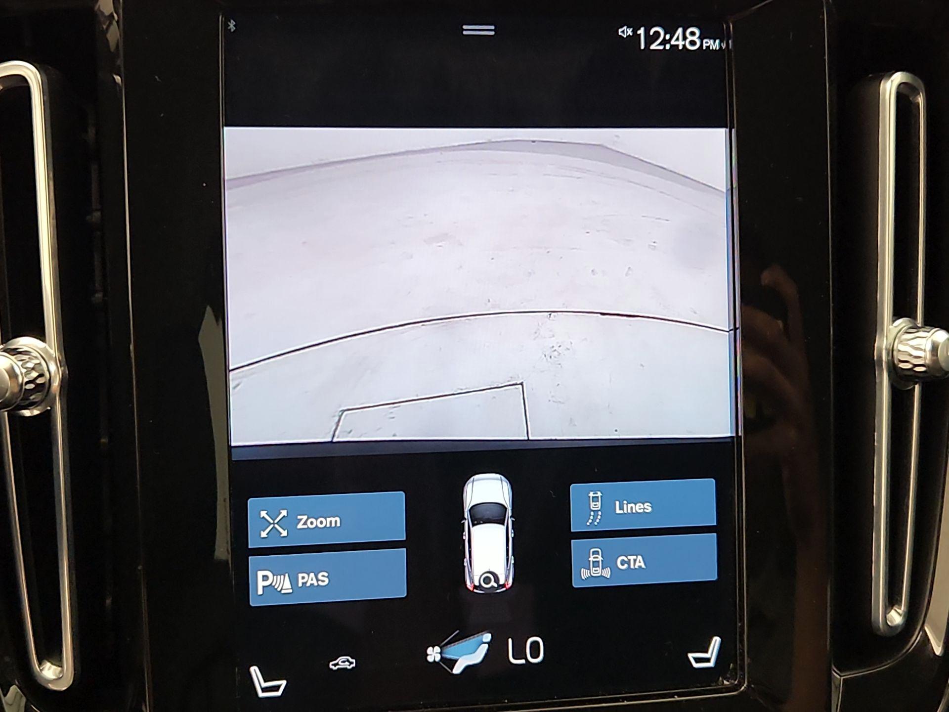 Thumbnail: 2022 Volvo XC40 - 14