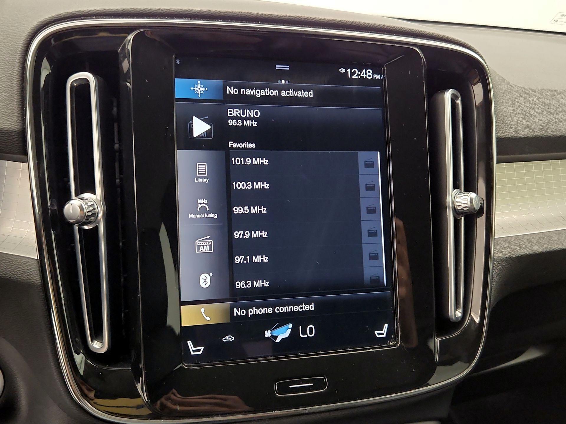 Thumbnail: 2022 Volvo XC40 - 15