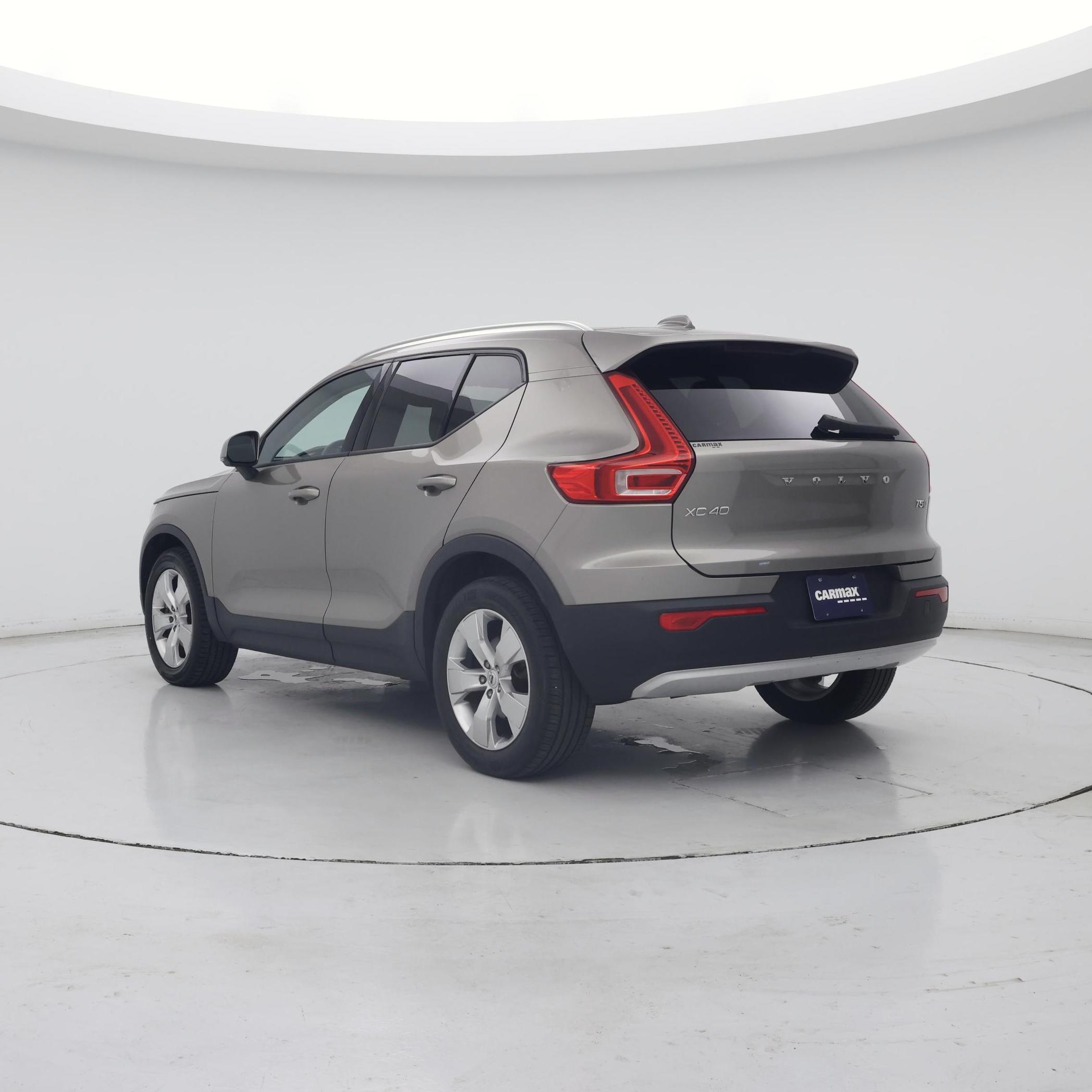 Thumbnail: 2022 Volvo XC40 - 2
