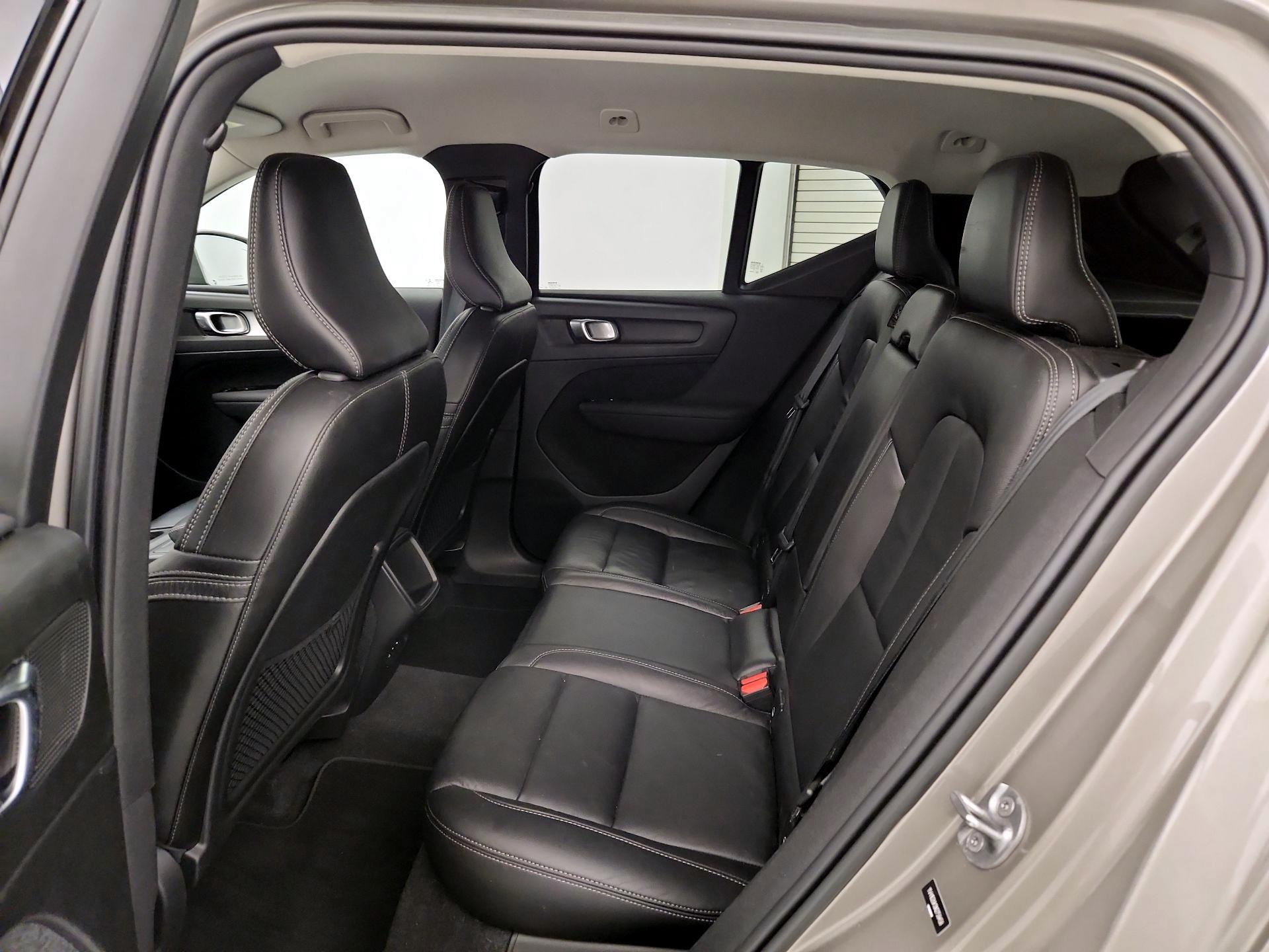 Thumbnail: 2022 Volvo XC40 - 19