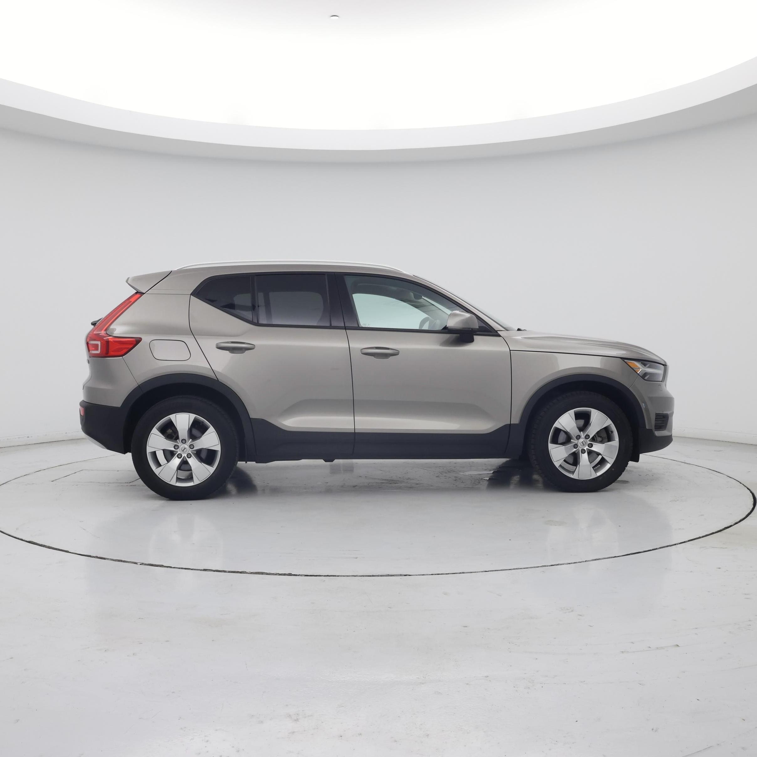 Thumbnail: 2022 Volvo XC40 - 7