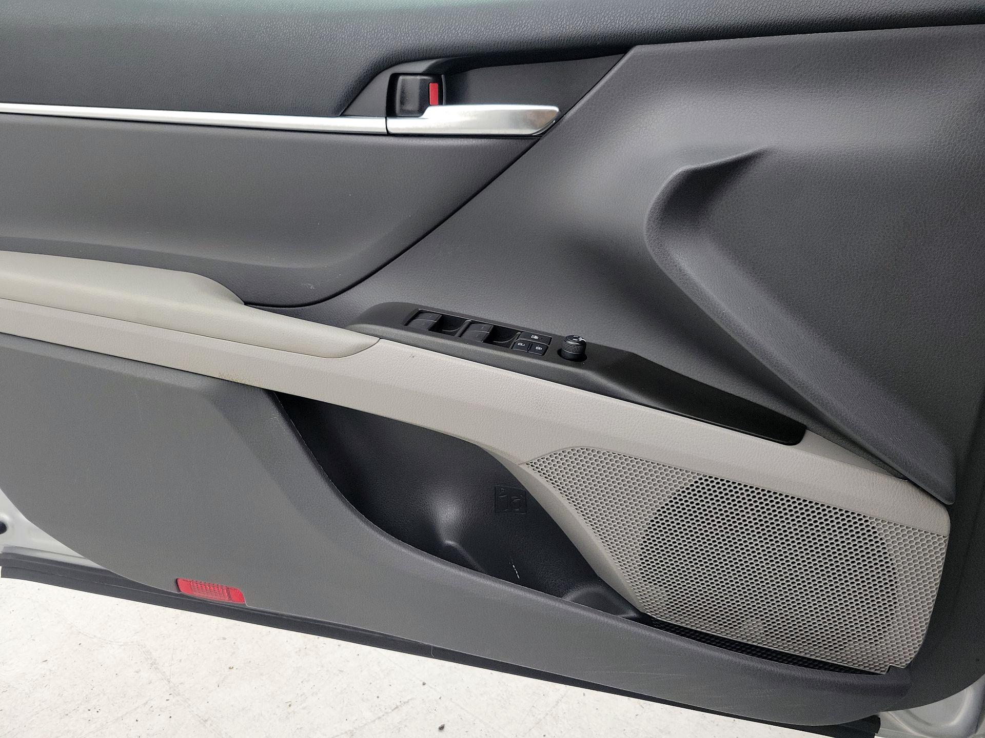 Thumbnail: 2022 Toyota Camry - 12