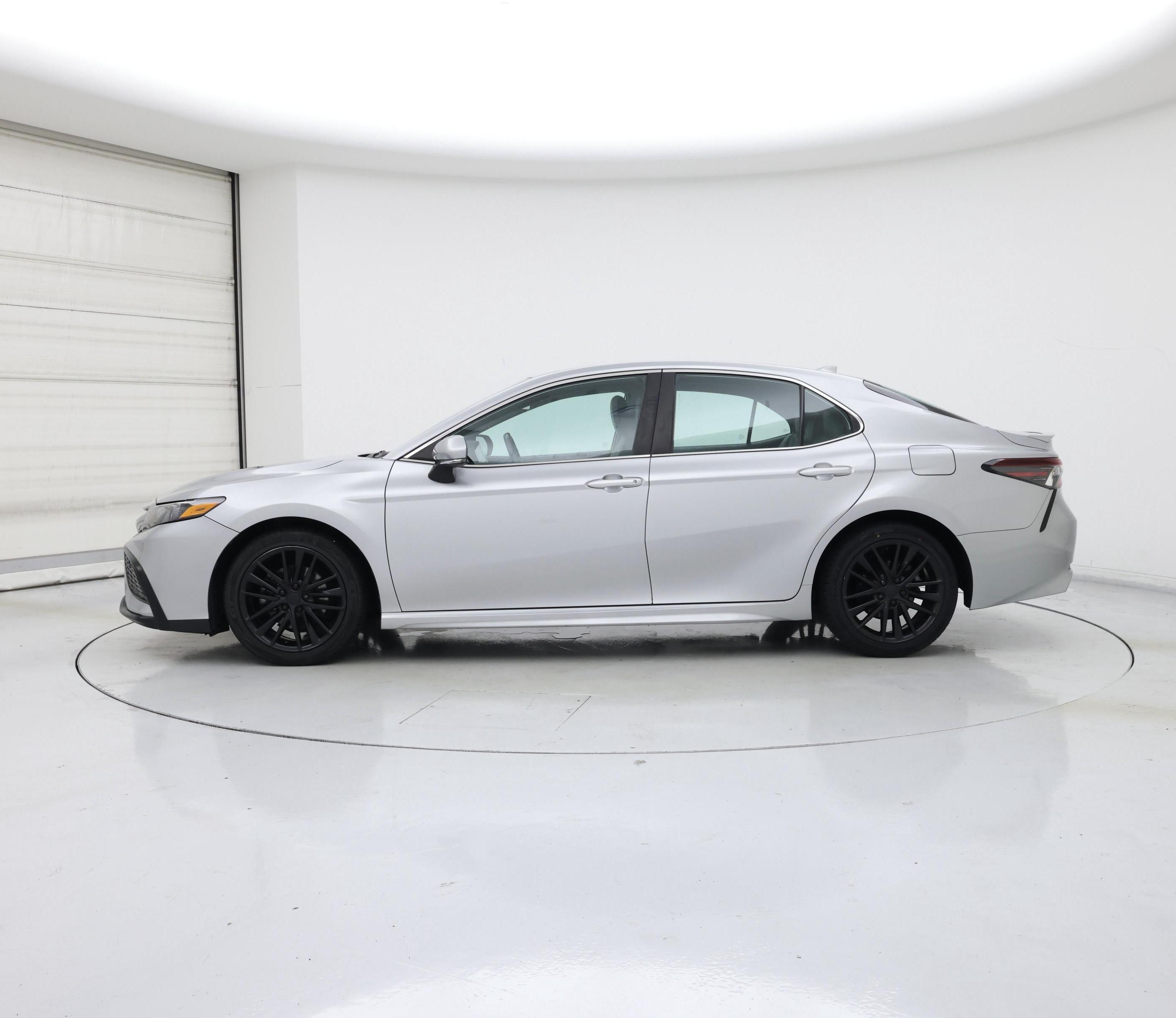 Thumbnail: 2022 Toyota Camry - 3
