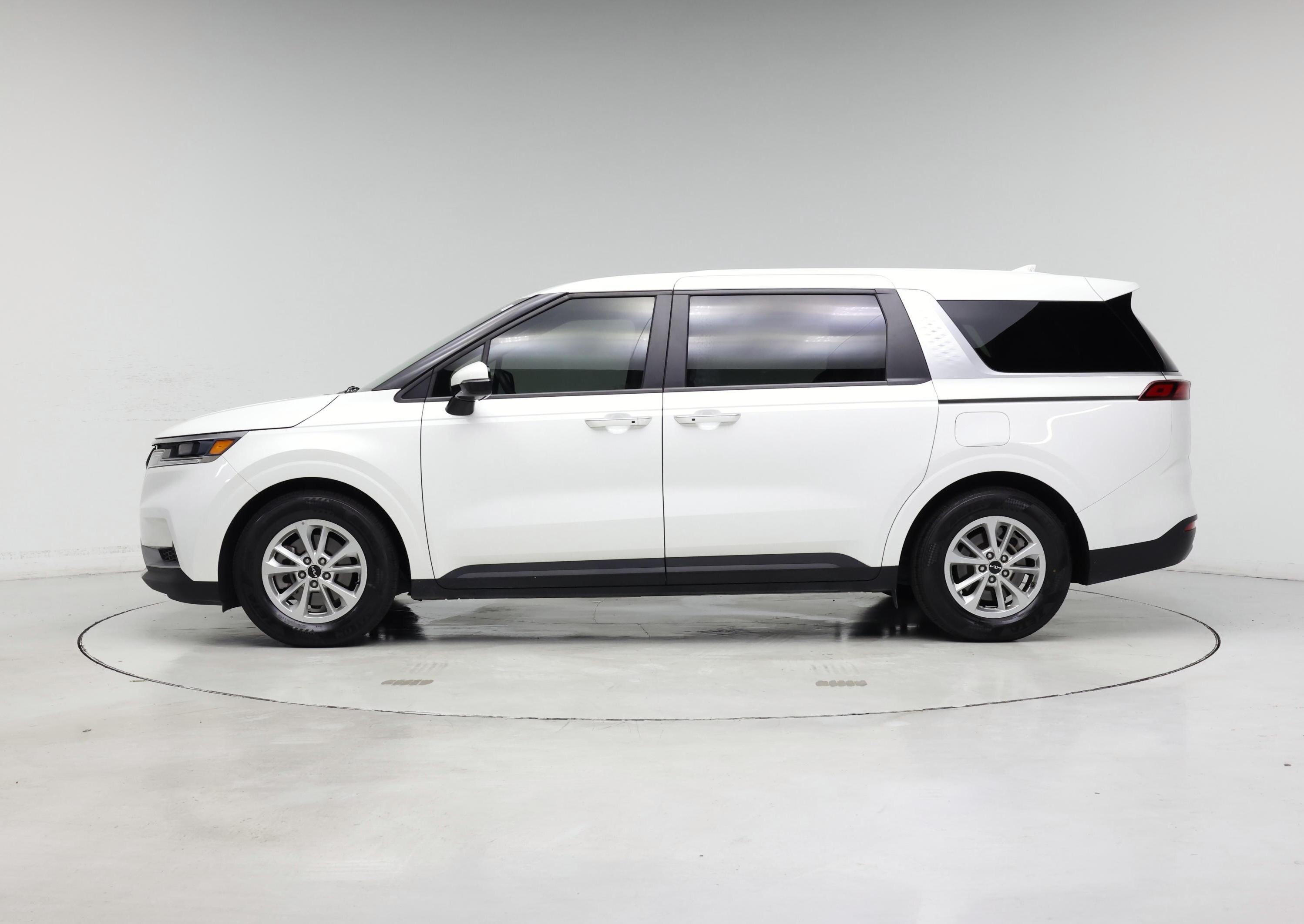 Thumbnail: 2024 Kia Carnival - 3