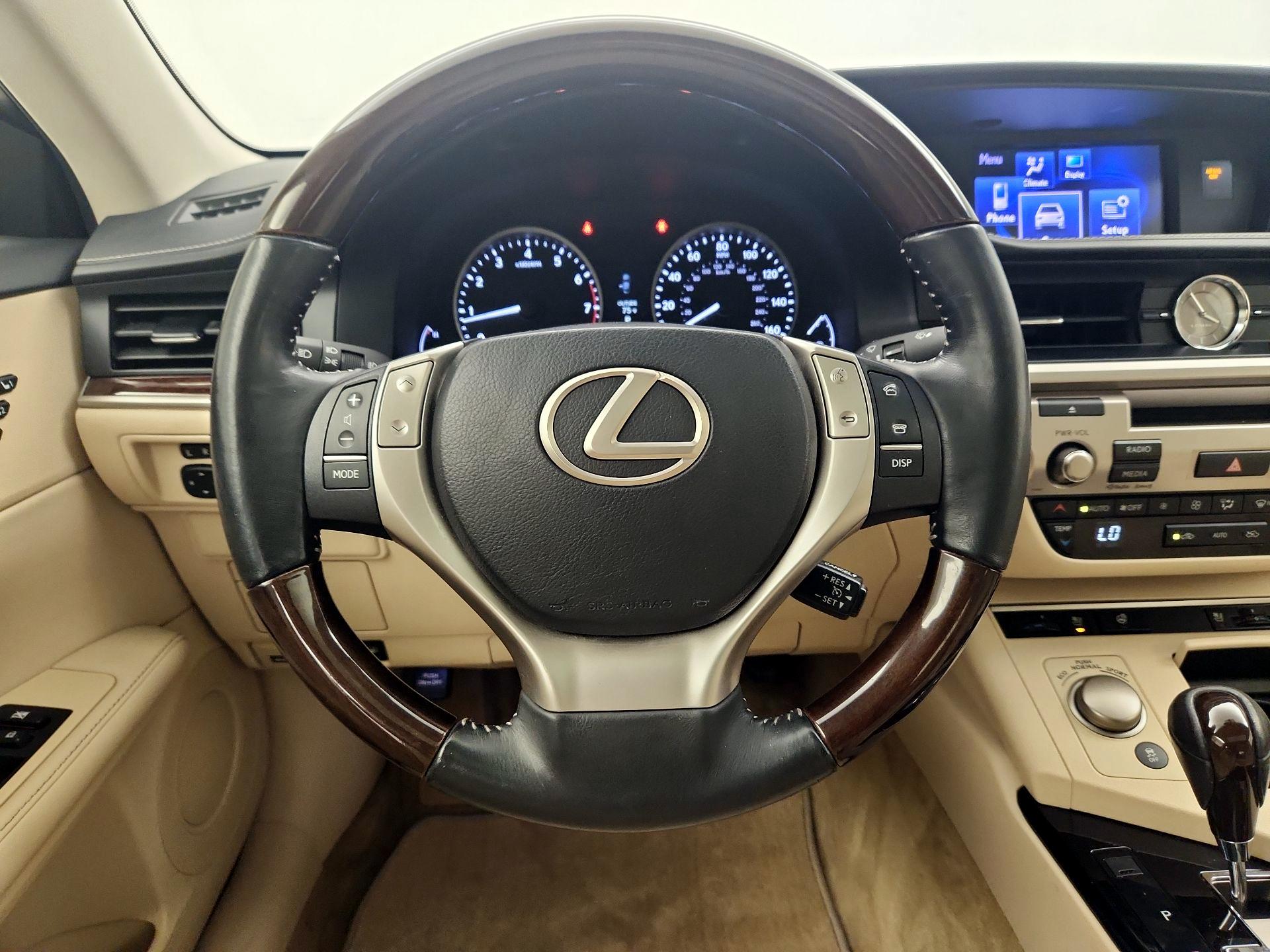 Thumbnail: 2014 Lexus ES - 10