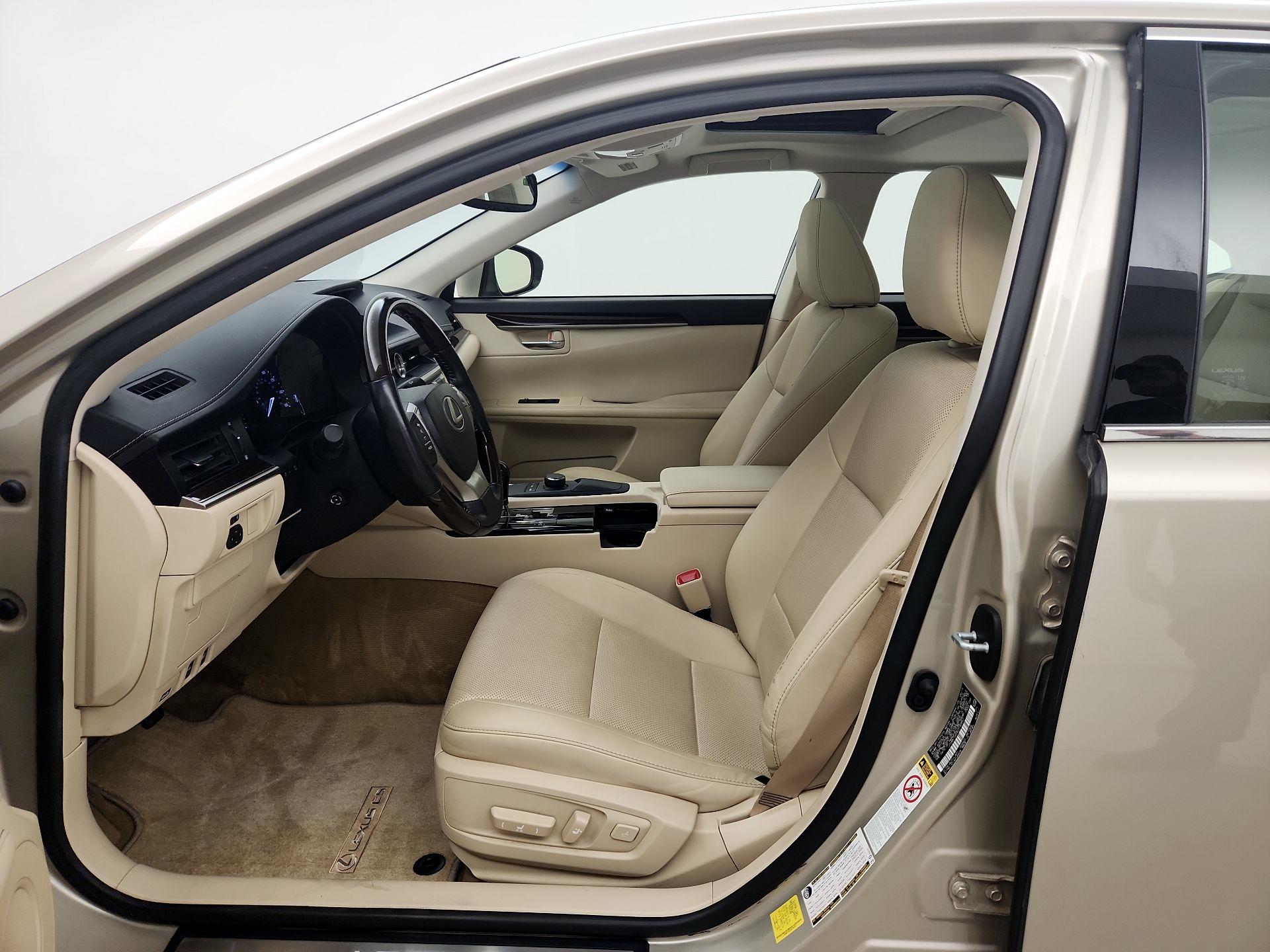 Thumbnail: 2014 Lexus ES - 11