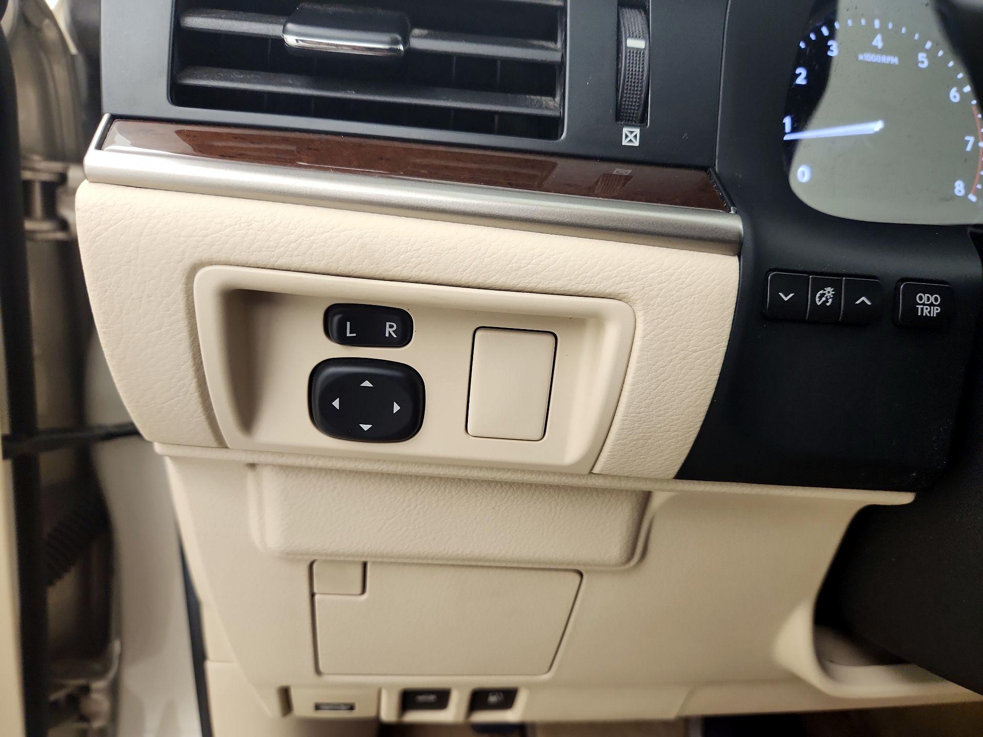 Thumbnail: 2014 Lexus ES - 13