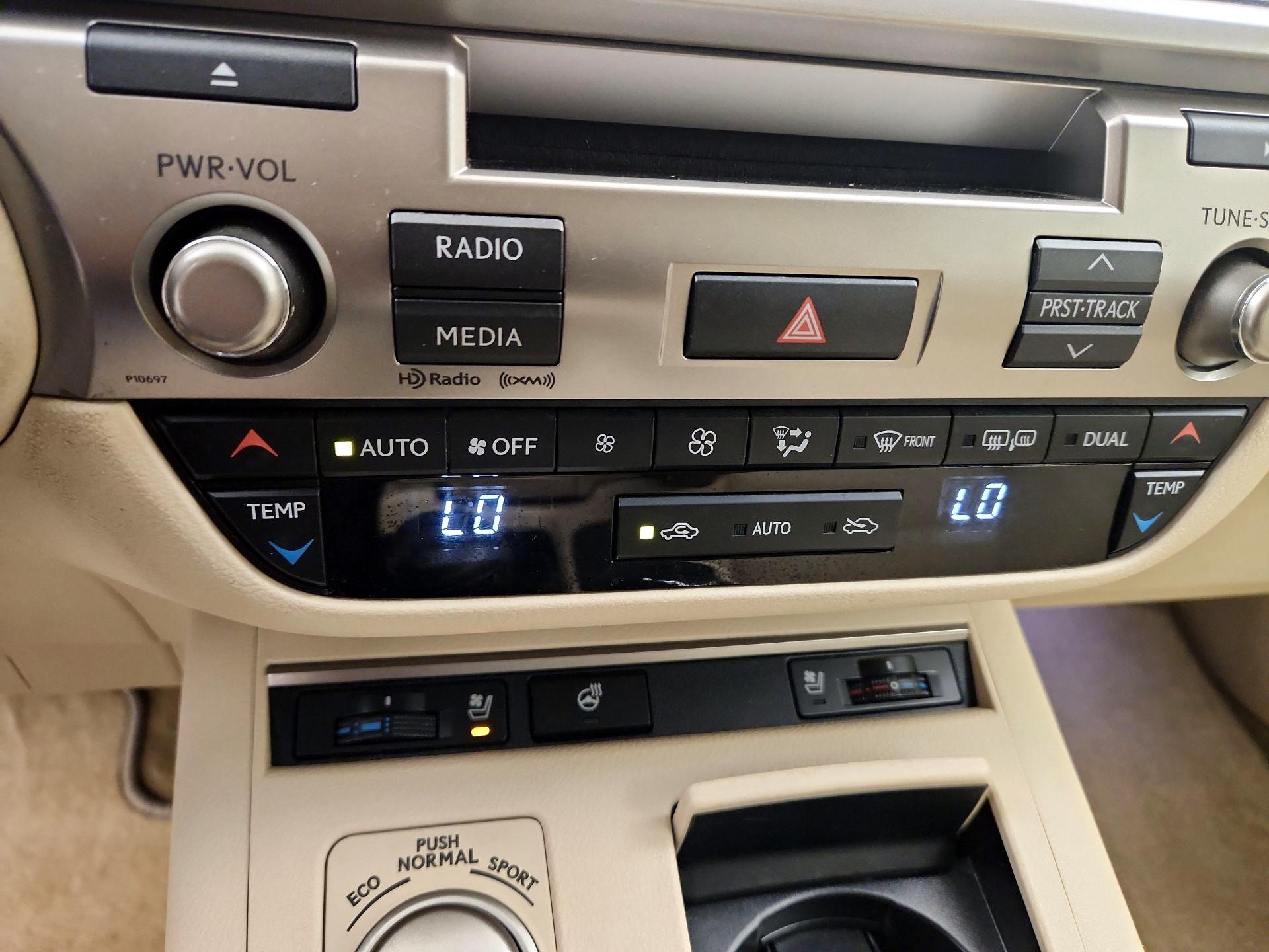 Thumbnail: 2014 Lexus ES - 16