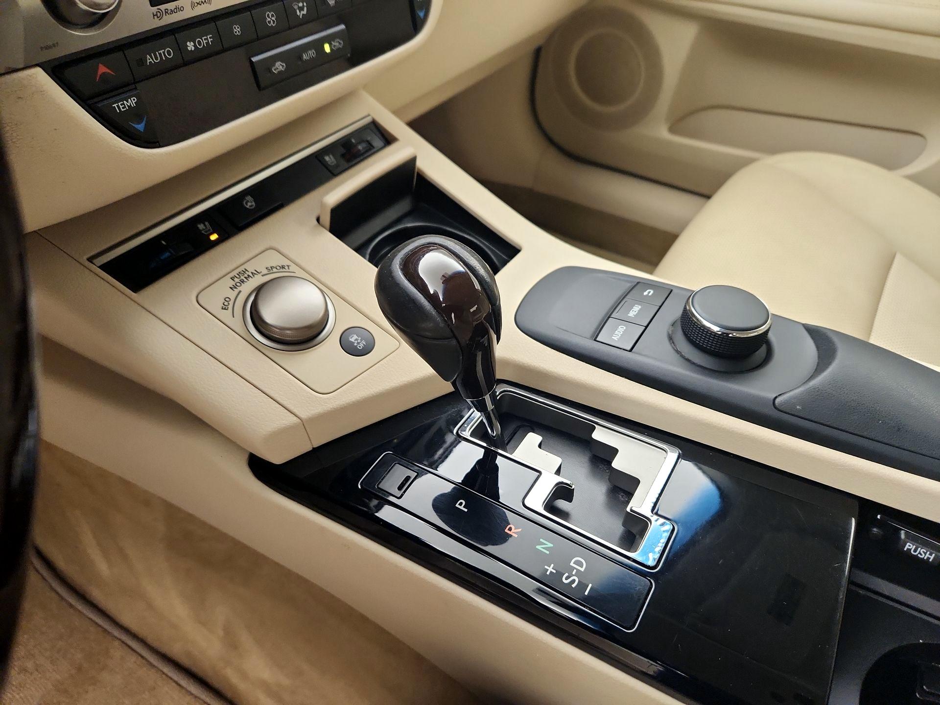 Thumbnail: 2014 Lexus ES - 17