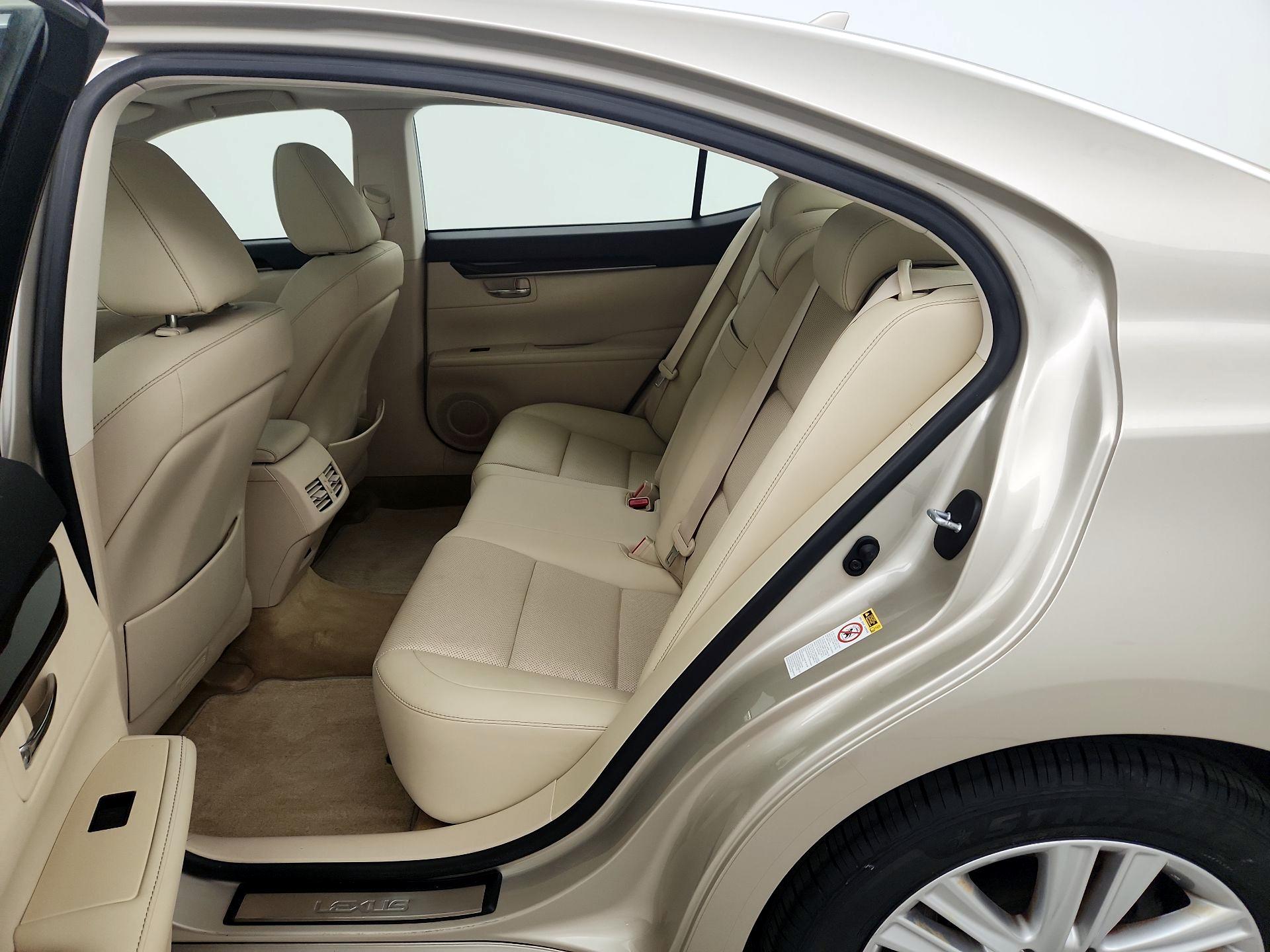Thumbnail: 2014 Lexus ES - 20