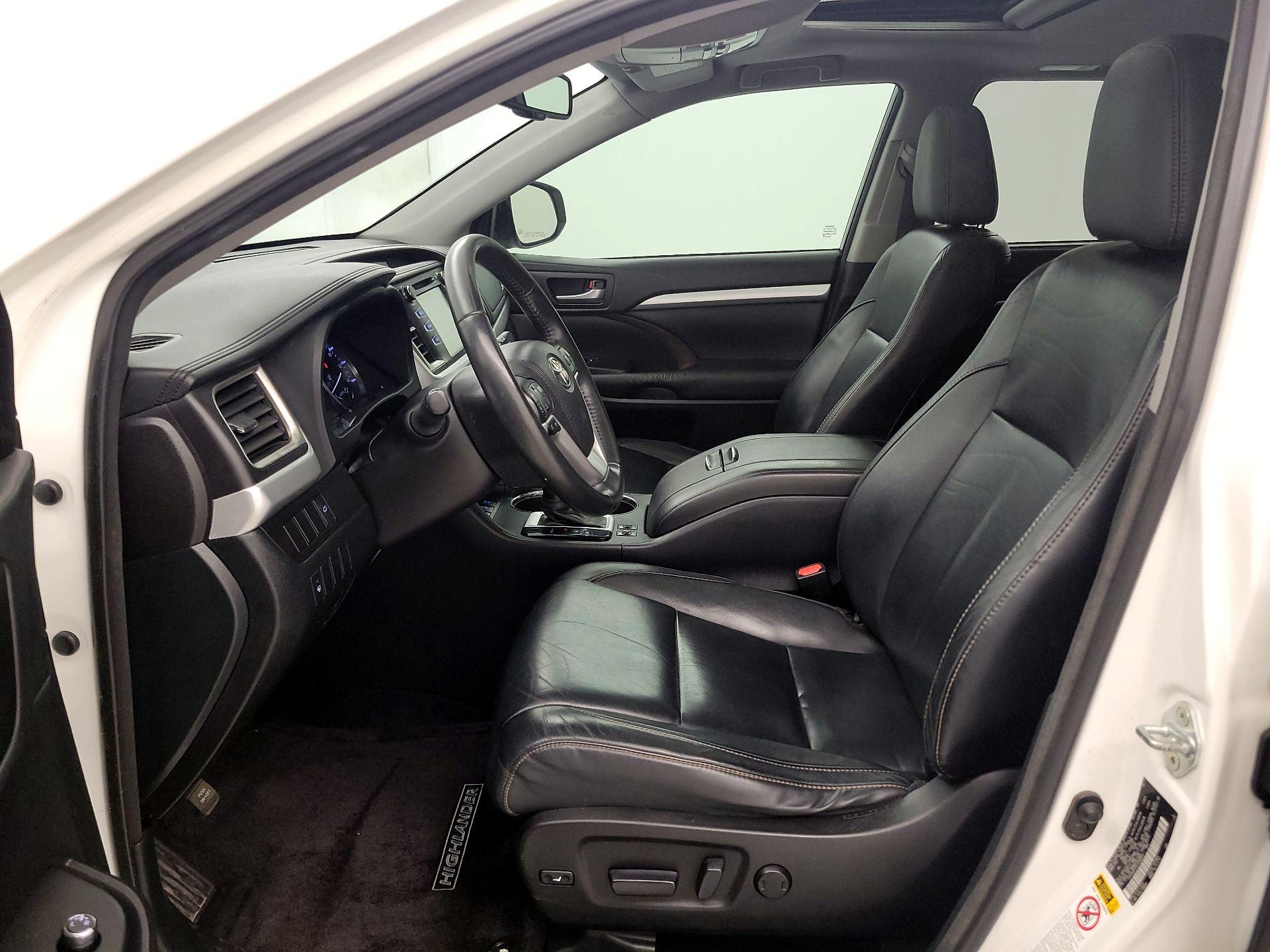 Thumbnail: 2015 Toyota Highlander - 11