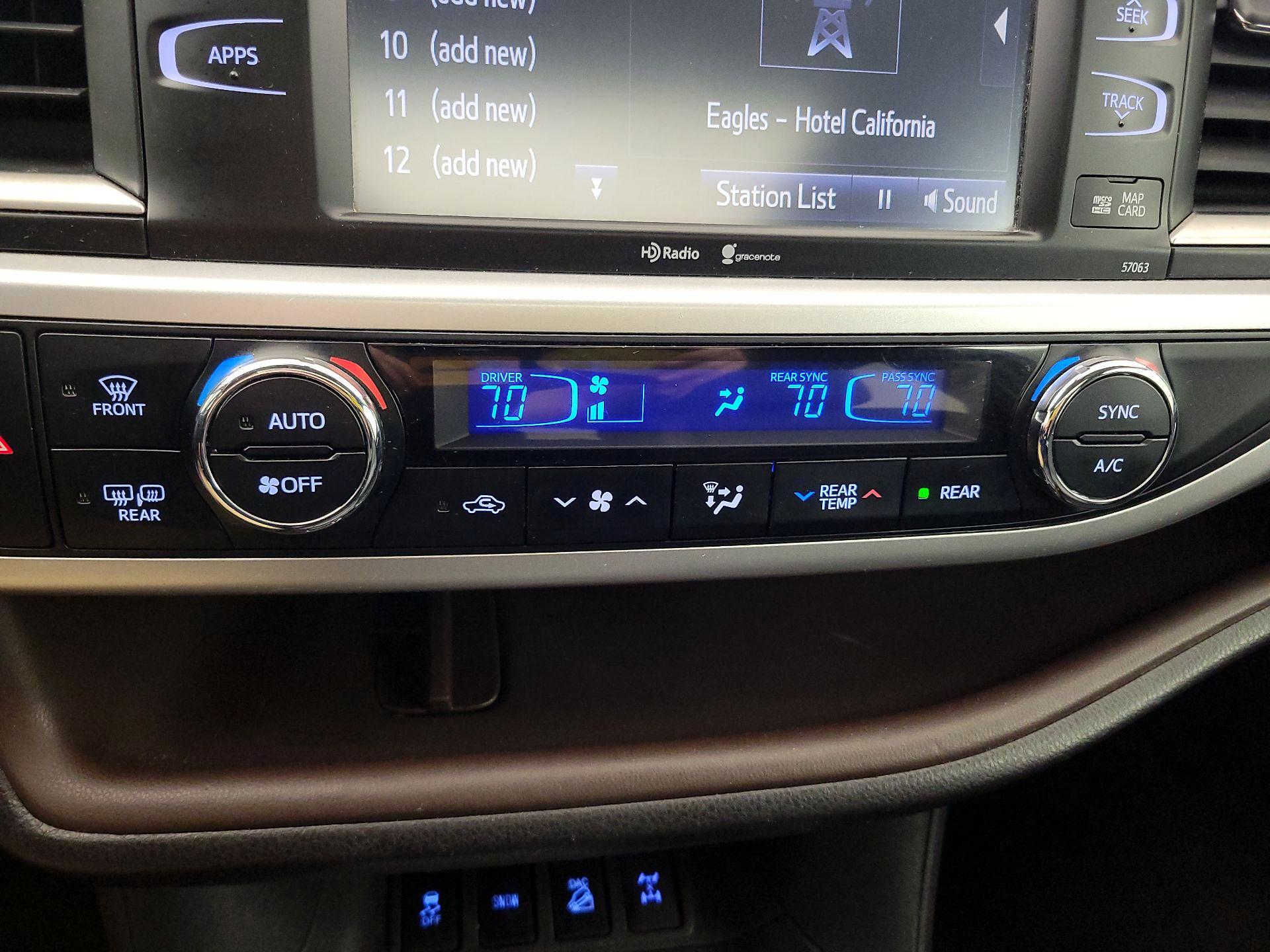 Thumbnail: 2015 Toyota Highlander - 17
