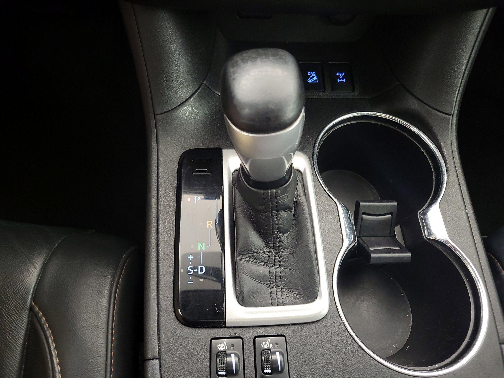 Thumbnail: 2015 Toyota Highlander - 18