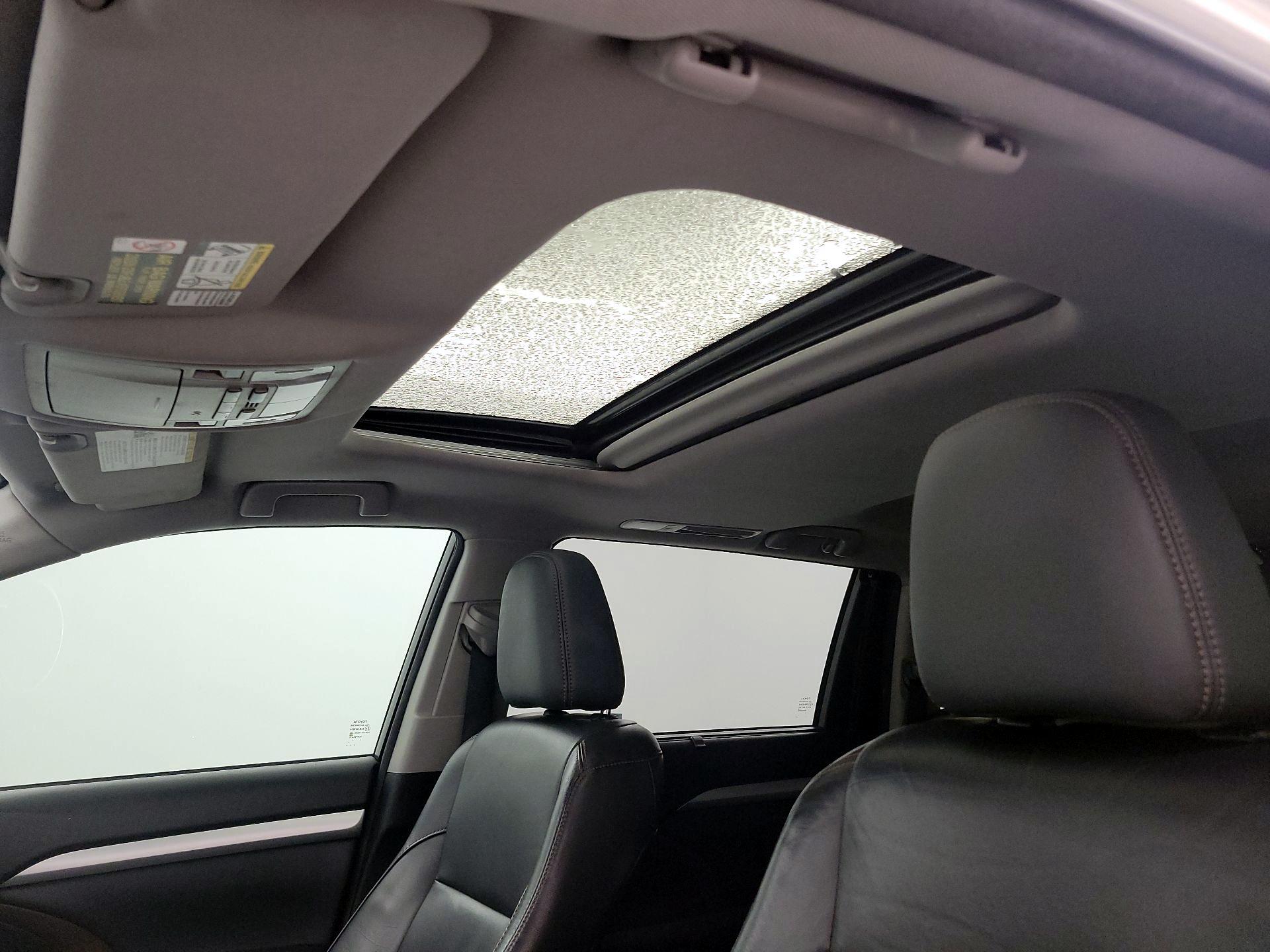 Thumbnail: 2015 Toyota Highlander - 20