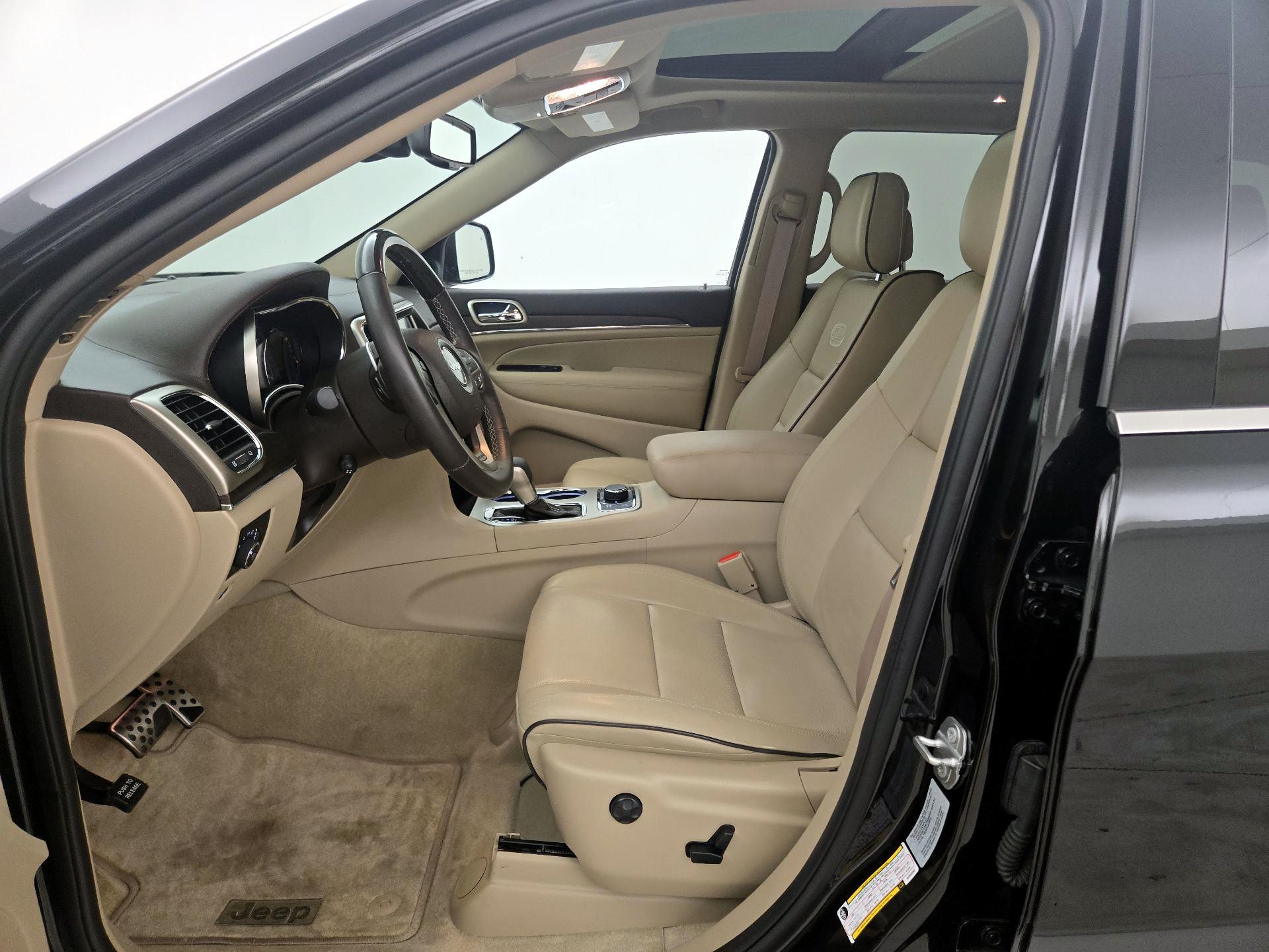 Thumbnail: 2016 Jeep Grand Cherokee - 11
