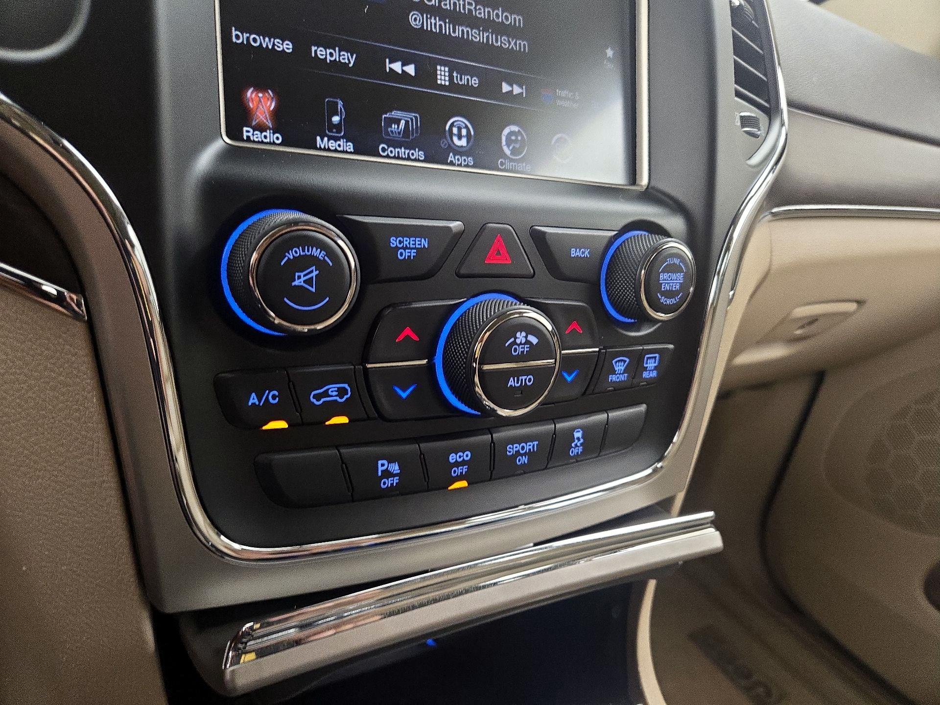 Thumbnail: 2016 Jeep Grand Cherokee - 17
