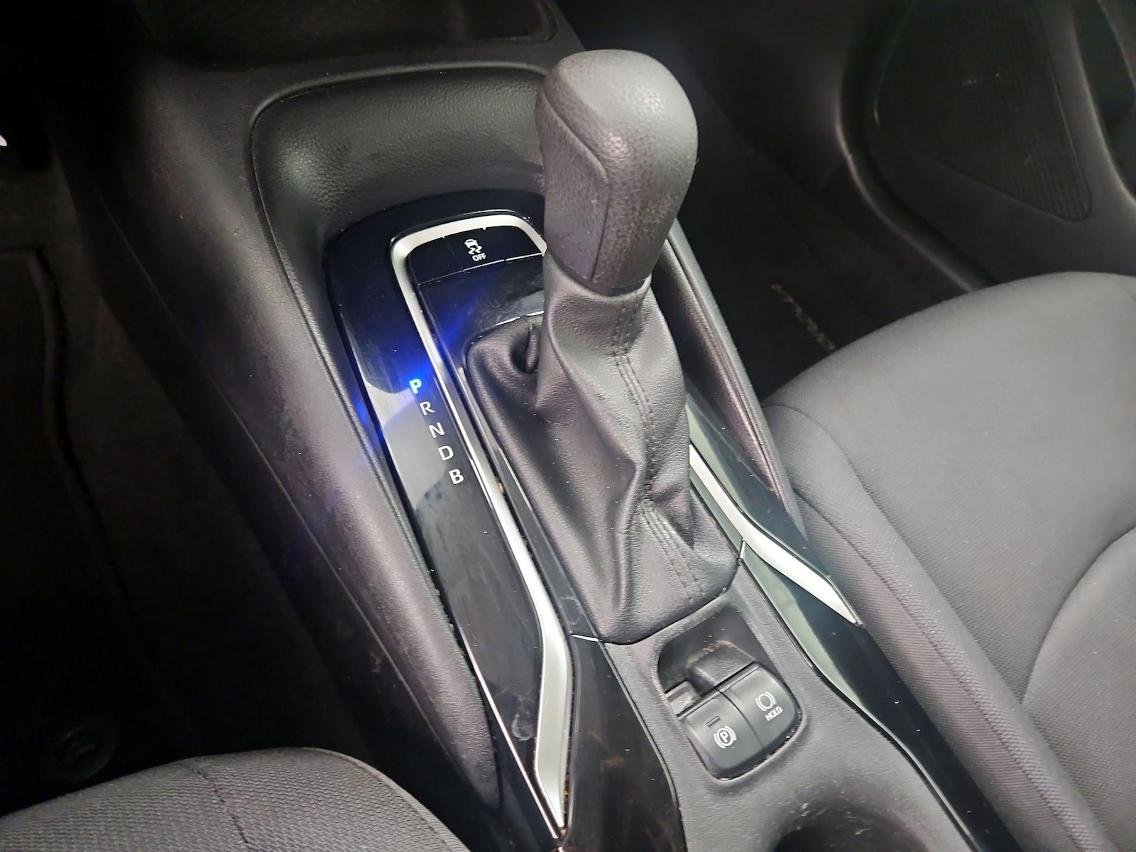 2022 Toyota Corolla LE - Photo 18