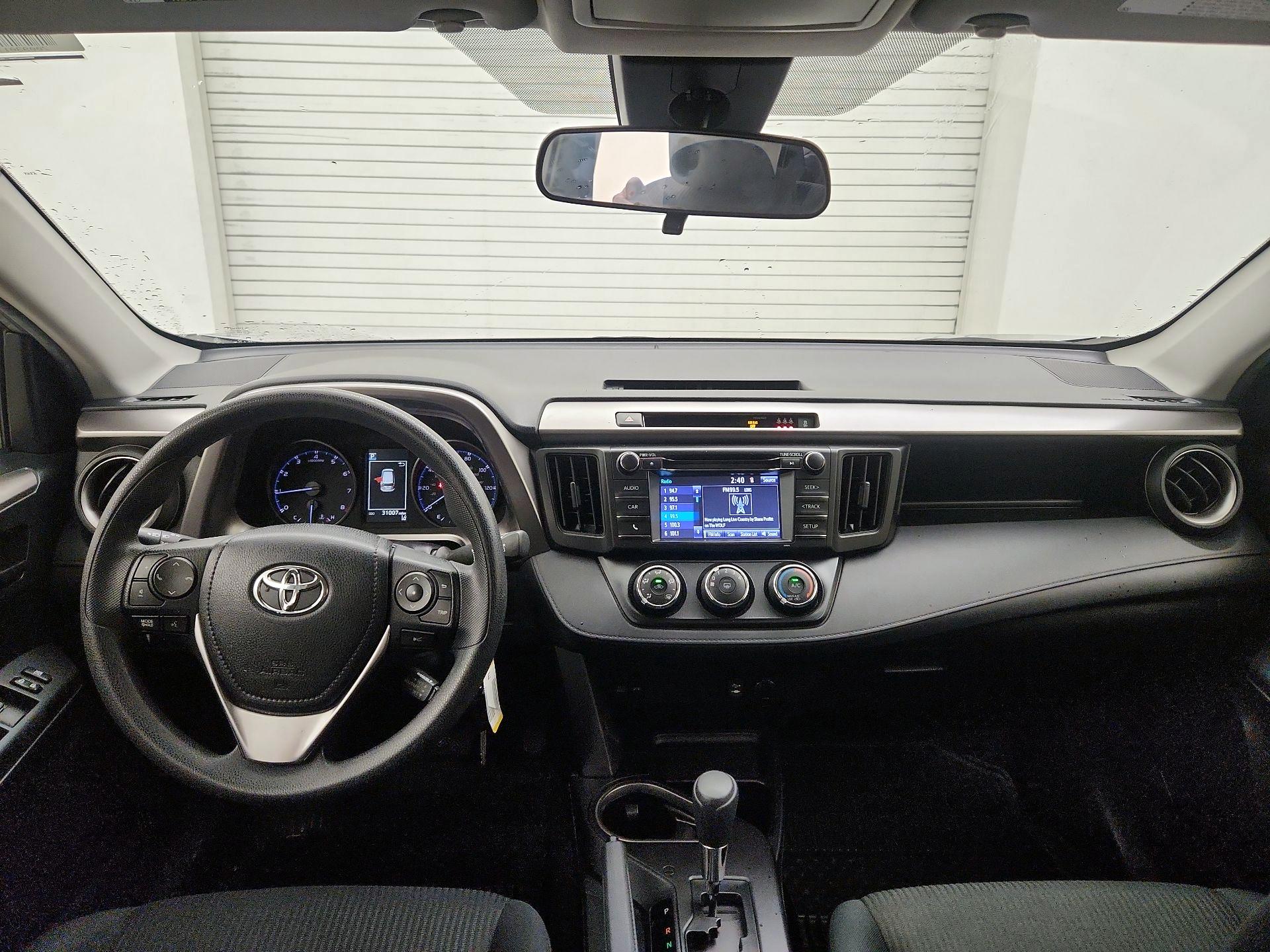 Thumbnail: 2018 Toyota RAV4 - 9