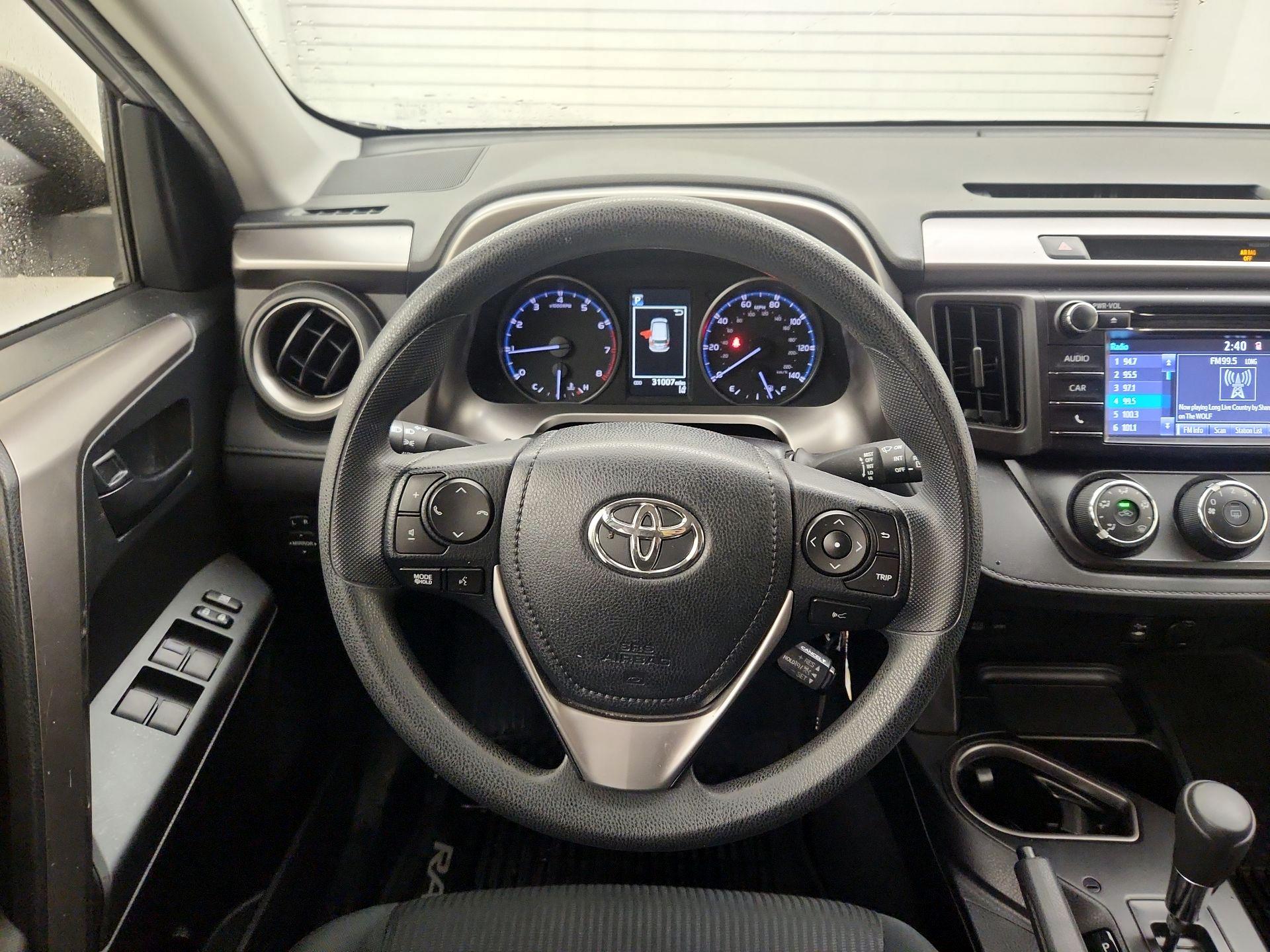 Thumbnail: 2018 Toyota RAV4 - 10