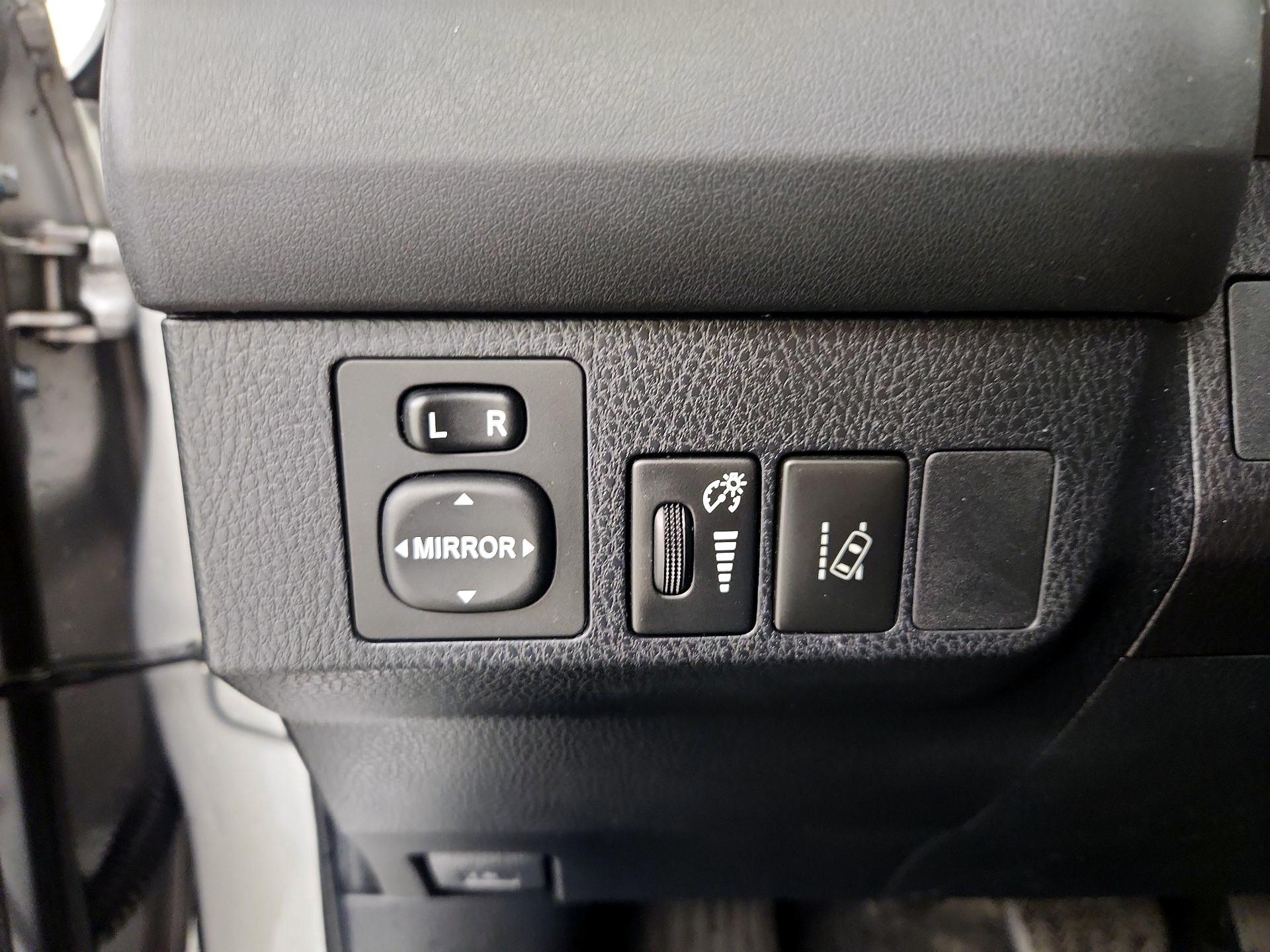Thumbnail: 2018 Toyota RAV4 - 13