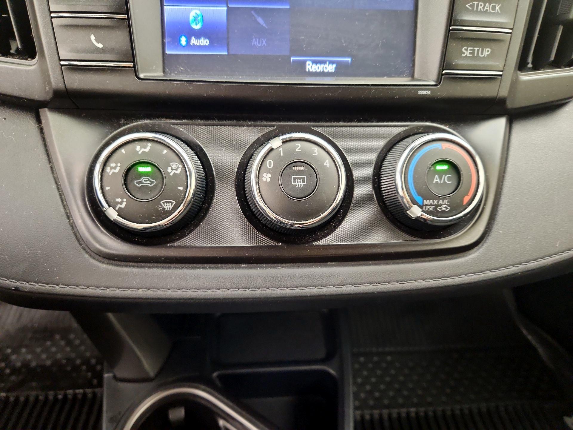 Thumbnail: 2018 Toyota RAV4 - 16