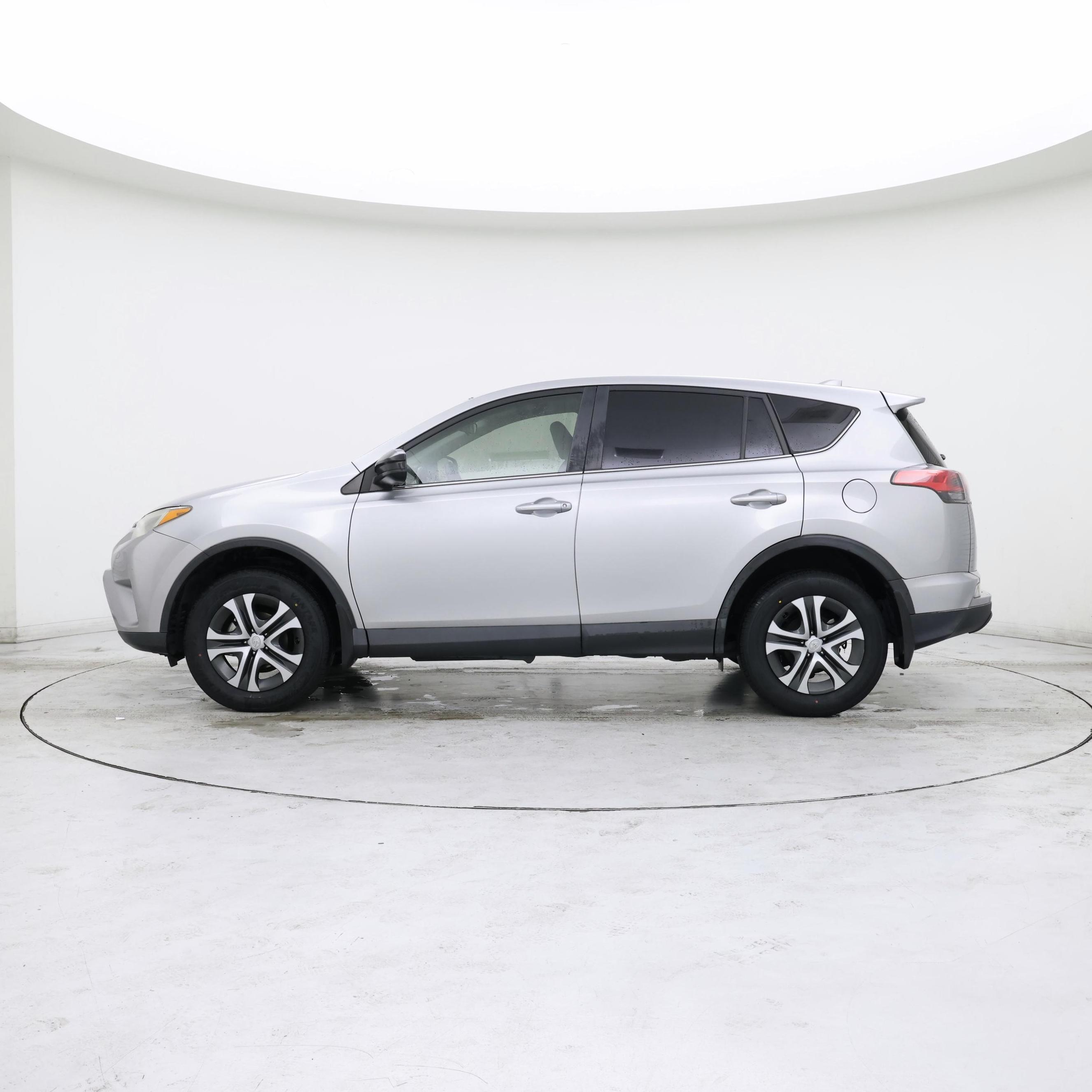 Thumbnail: 2018 Toyota RAV4 - 3