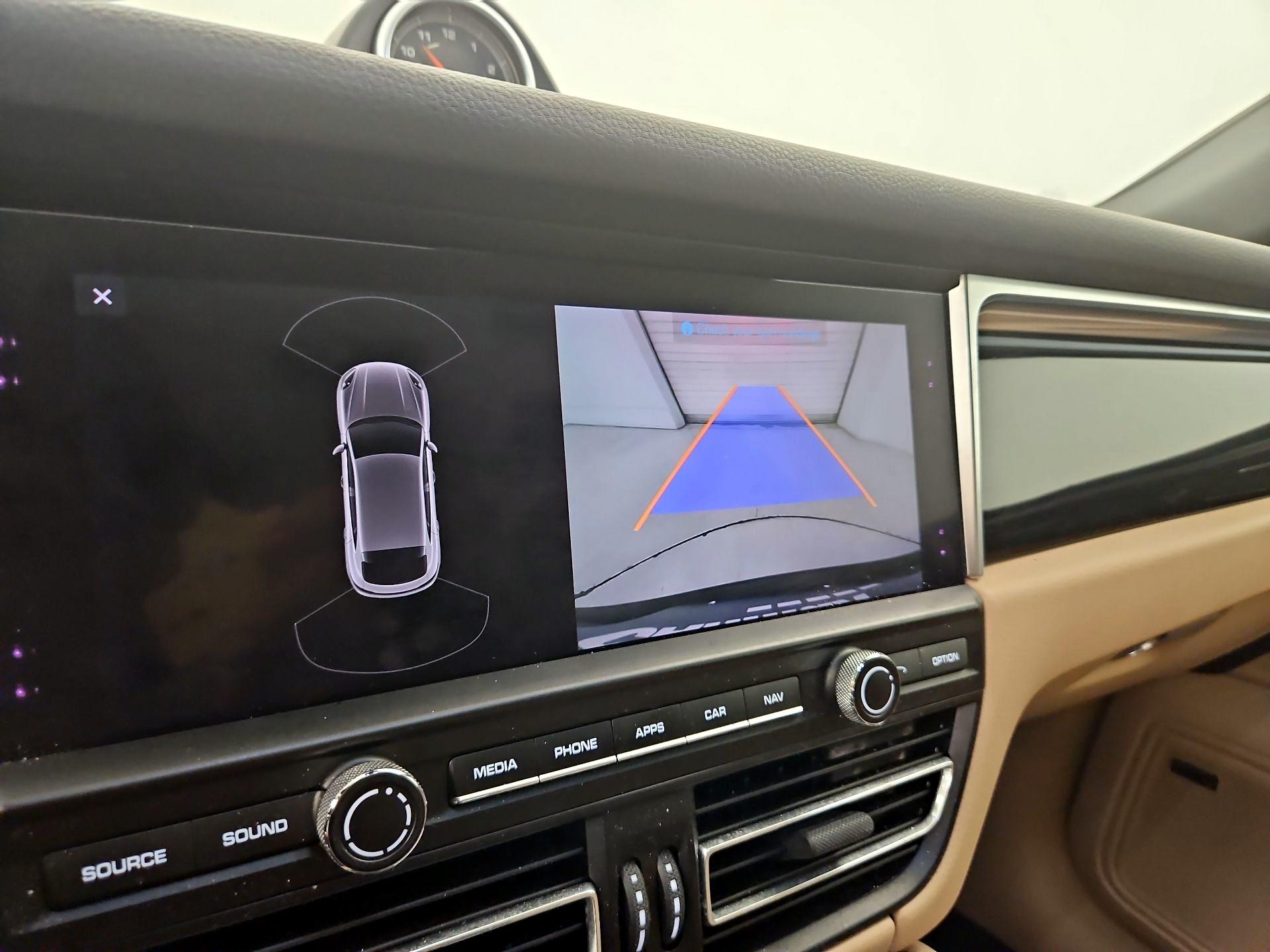 Thumbnail: 2019 Porsche Macan - 15