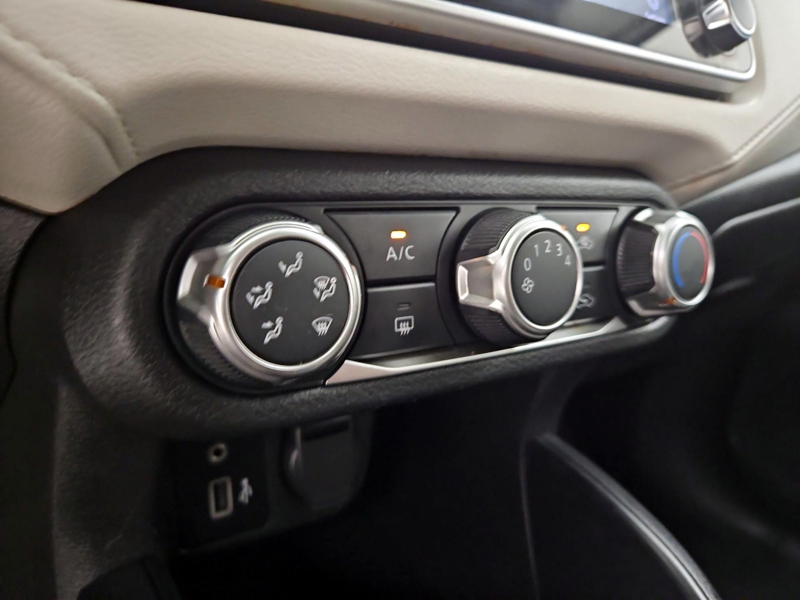 2021 Nissan Versa Sedan SV - Photo 16