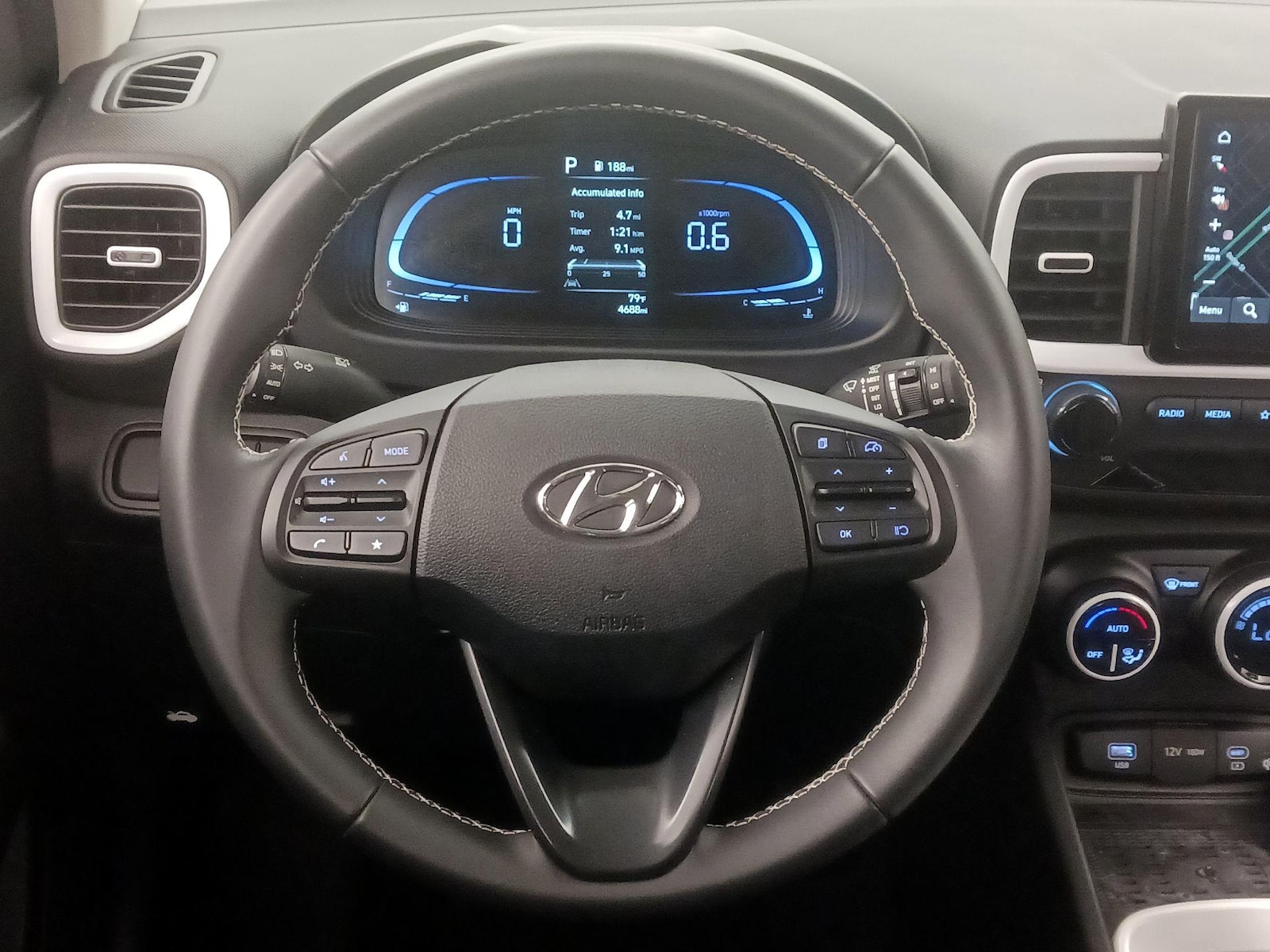 2024 Hyundai Venue Limited - Photo 11