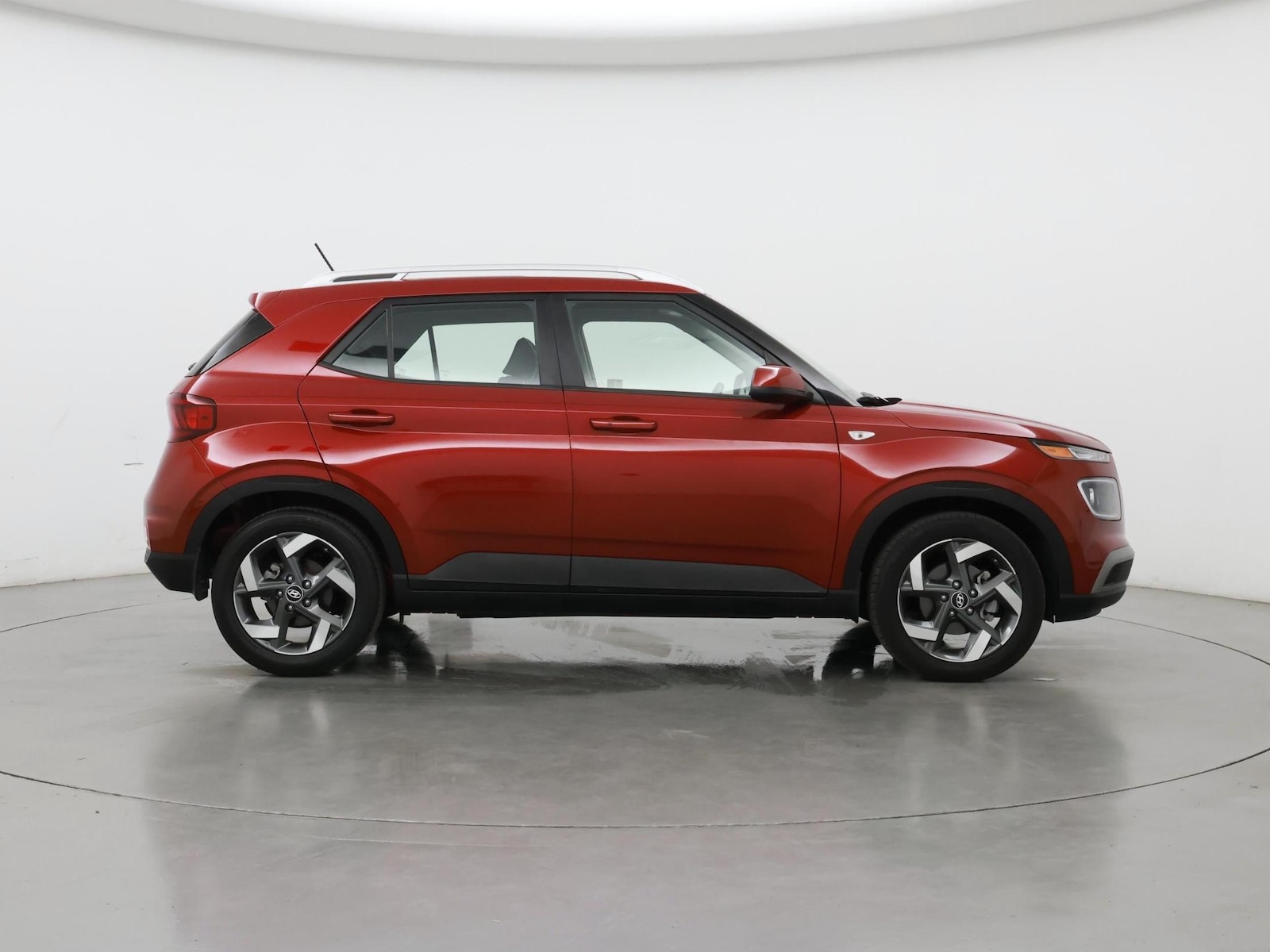 2024 Hyundai Venue Limited - Photo 8