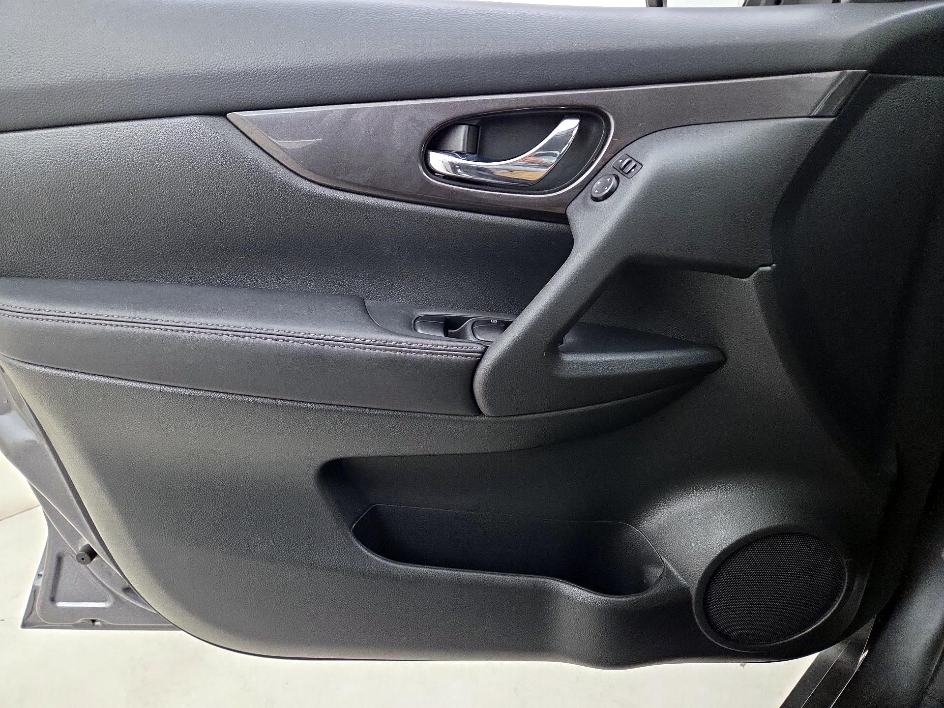 Thumbnail: 2019 Nissan Rogue - 12