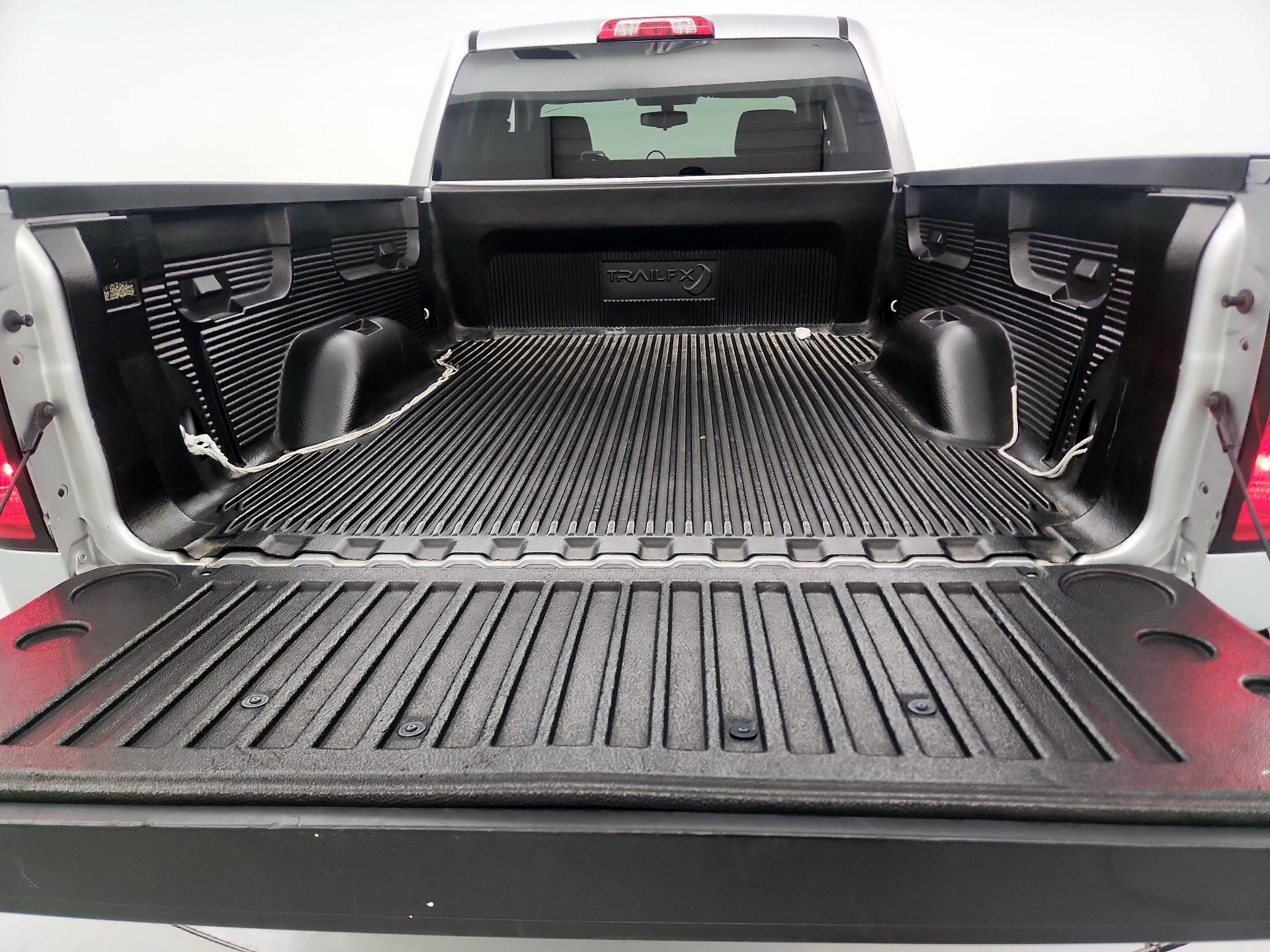 Thumbnail: 2019 Chevrolet Silverado 1500 - 20