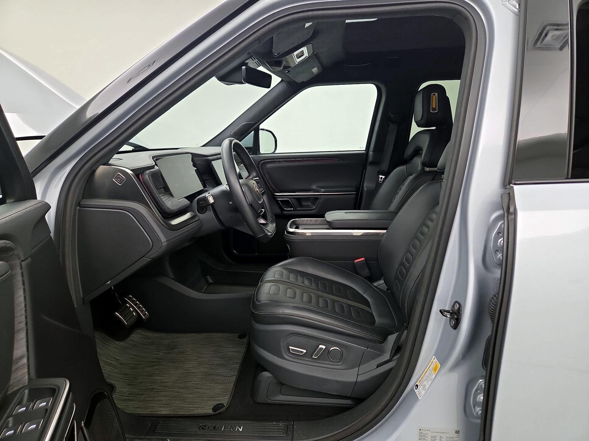 Thumbnail: 2022 Rivian R1T - 11
