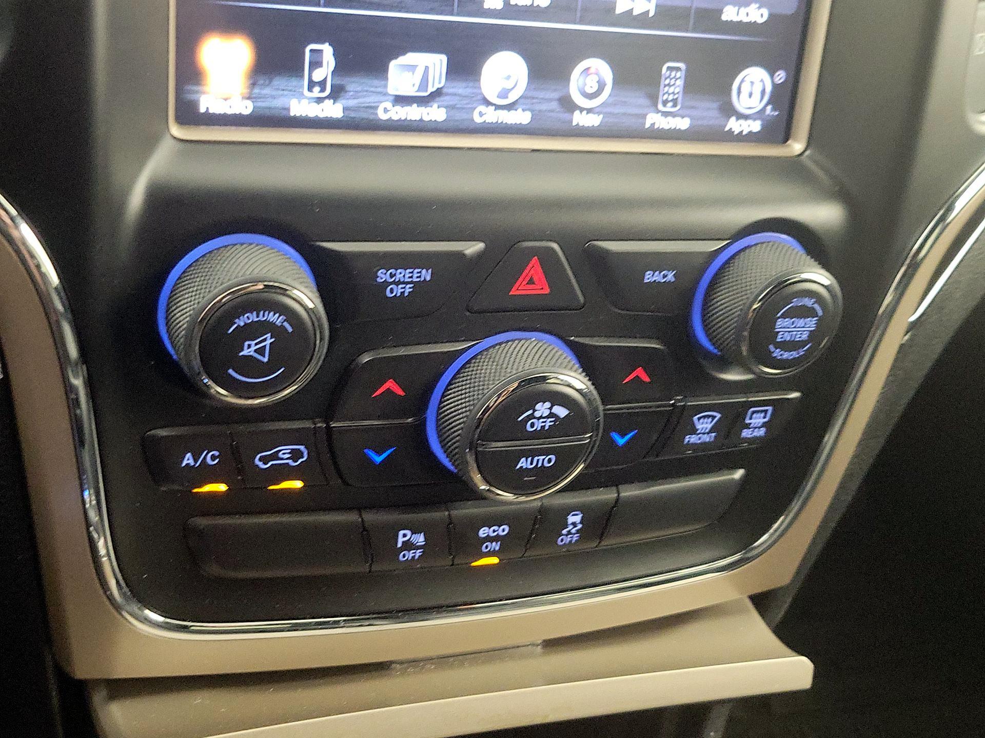Thumbnail: 2014 Jeep Grand Cherokee - 17