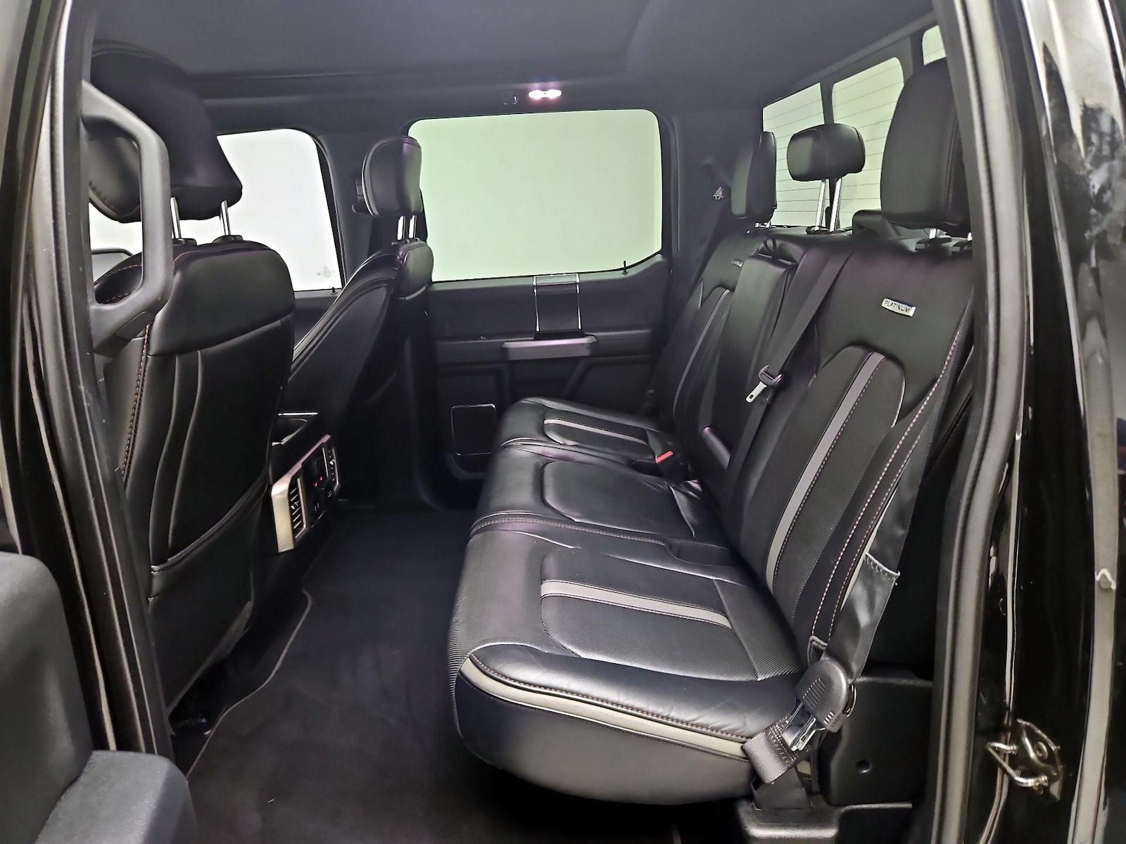 2018 Ford F-150 Platinum - Photo 19