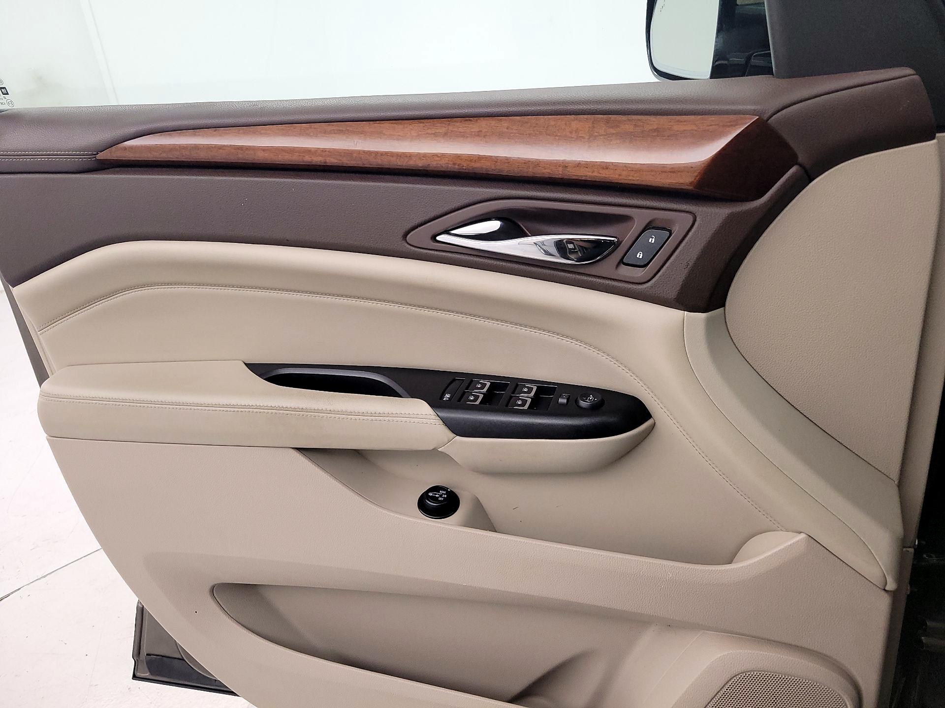 Thumbnail: 2016 Cadillac SRX - 12