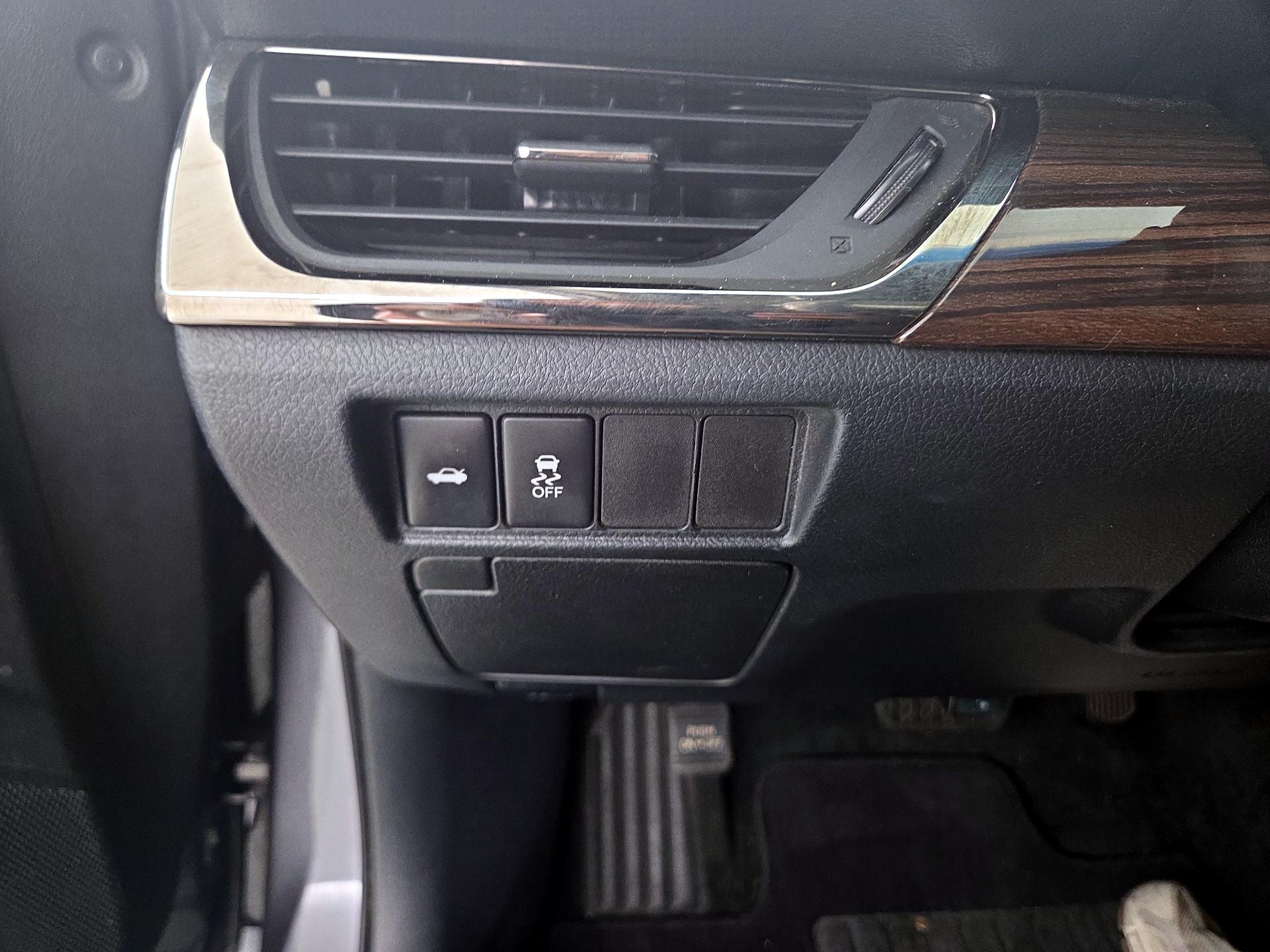 Thumbnail: 2014 Toyota Avalon - 13