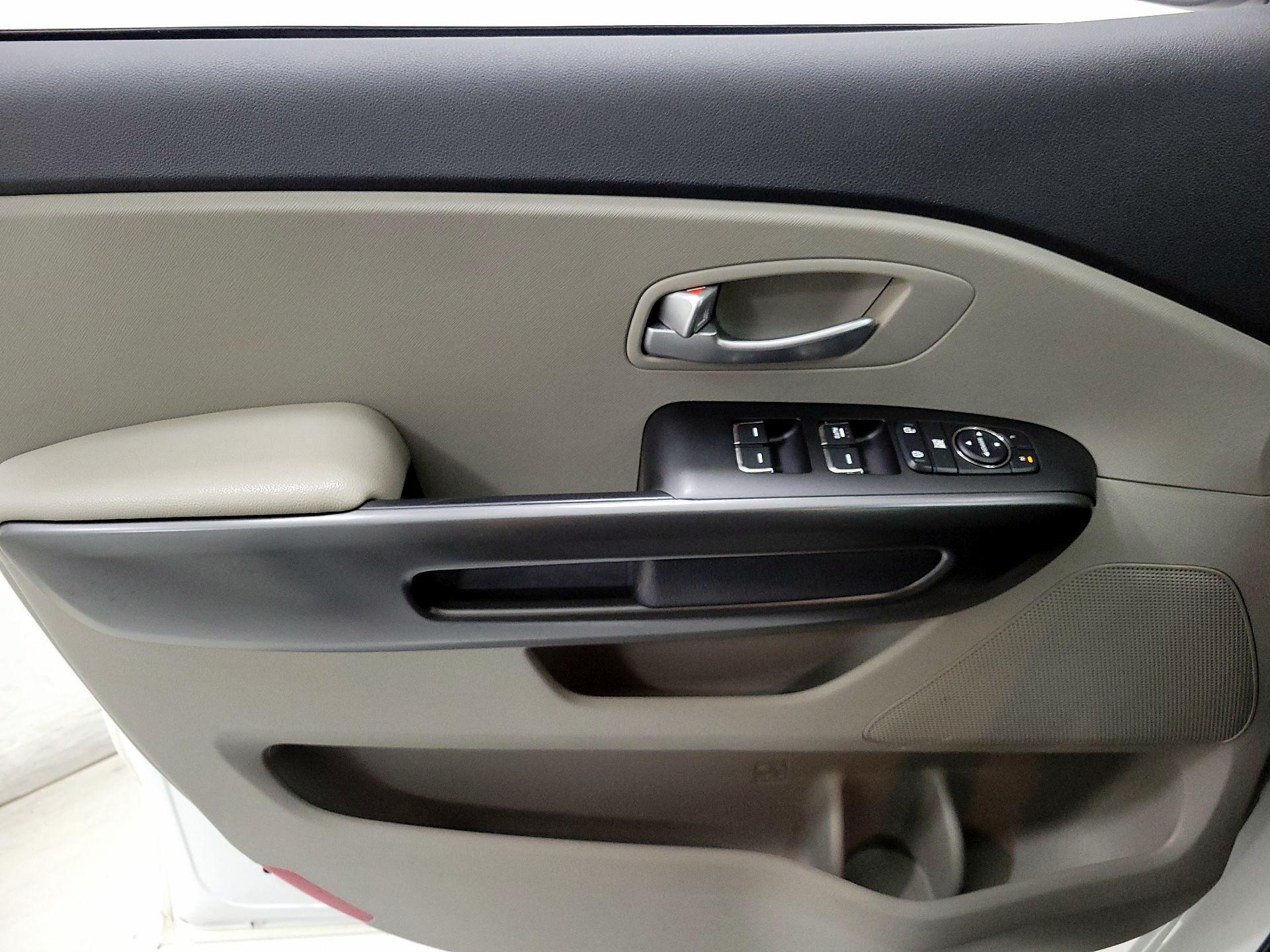 Thumbnail: 2019 Kia Sedona - 12