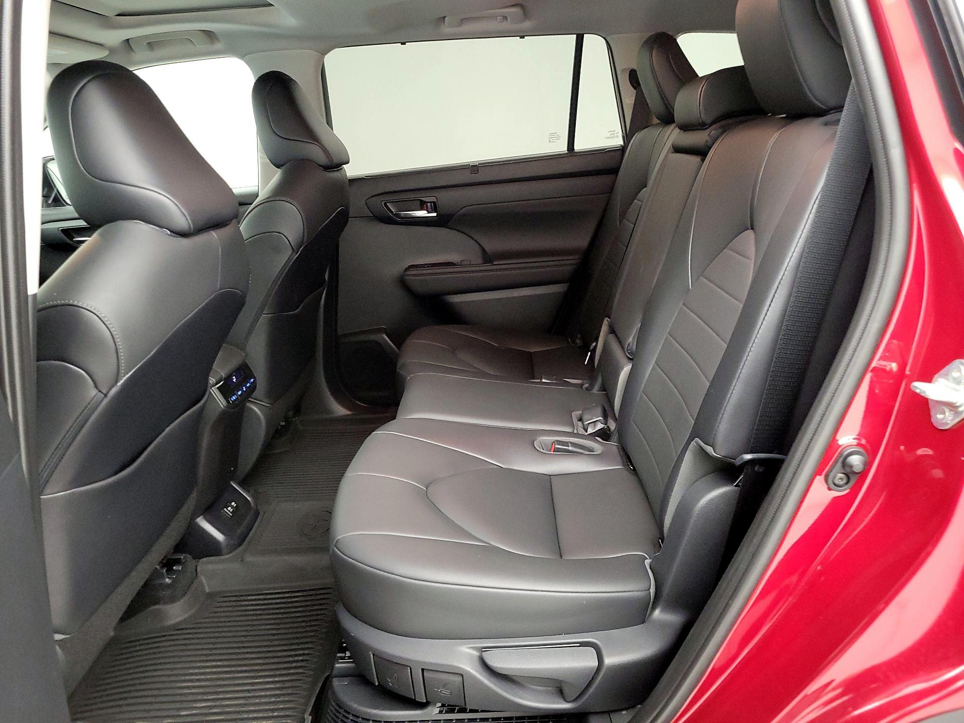 Thumbnail: 2020 Toyota Highlander - 20