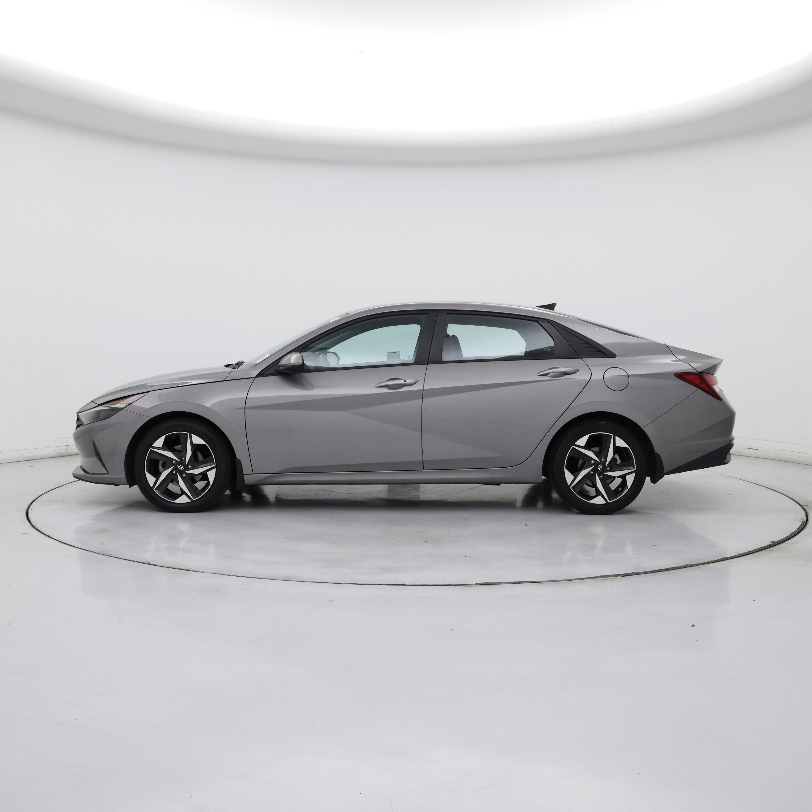 Thumbnail: 2023 Hyundai Elantra - 3
