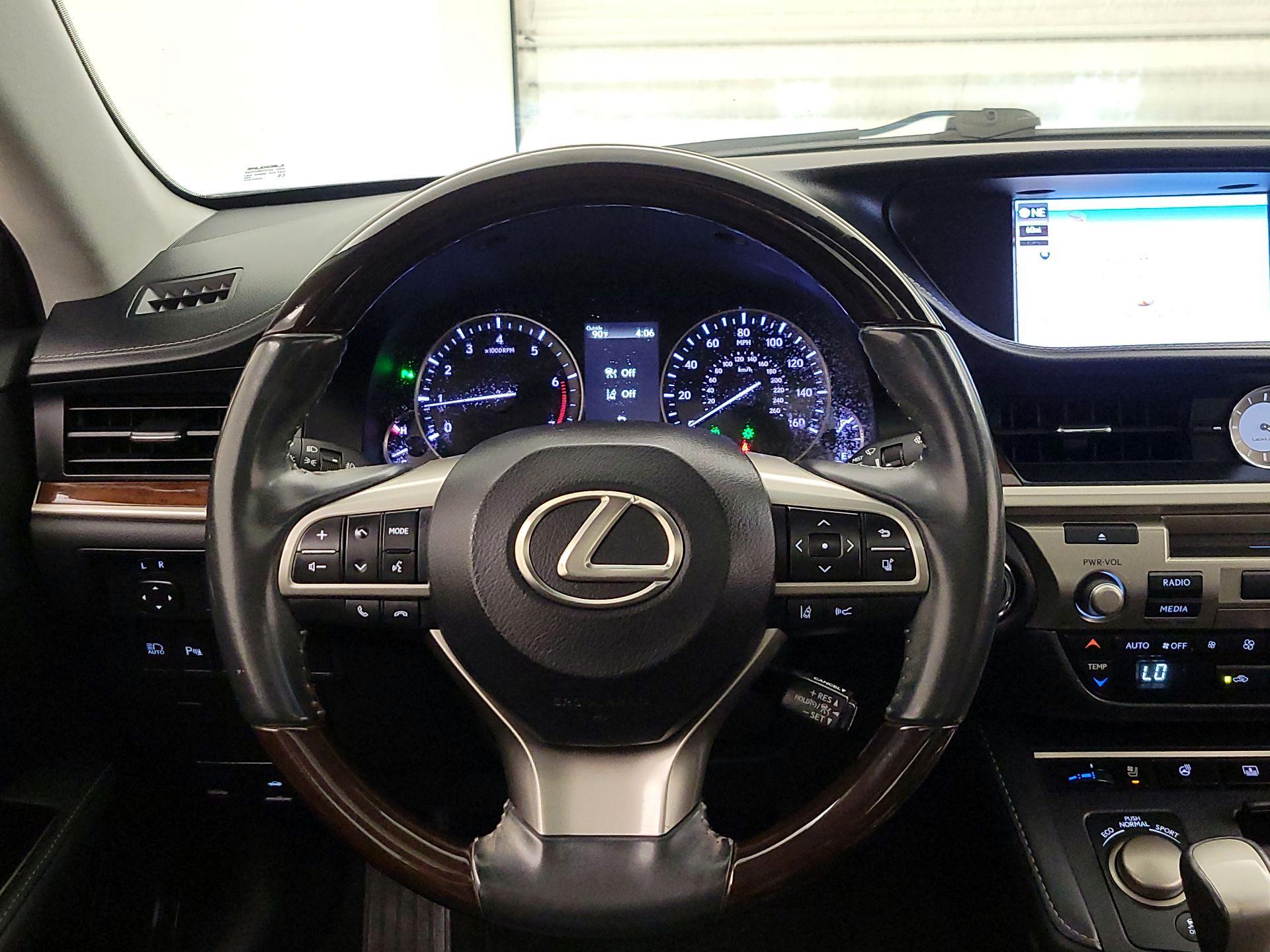 Thumbnail: 2018 Lexus ES - 10
