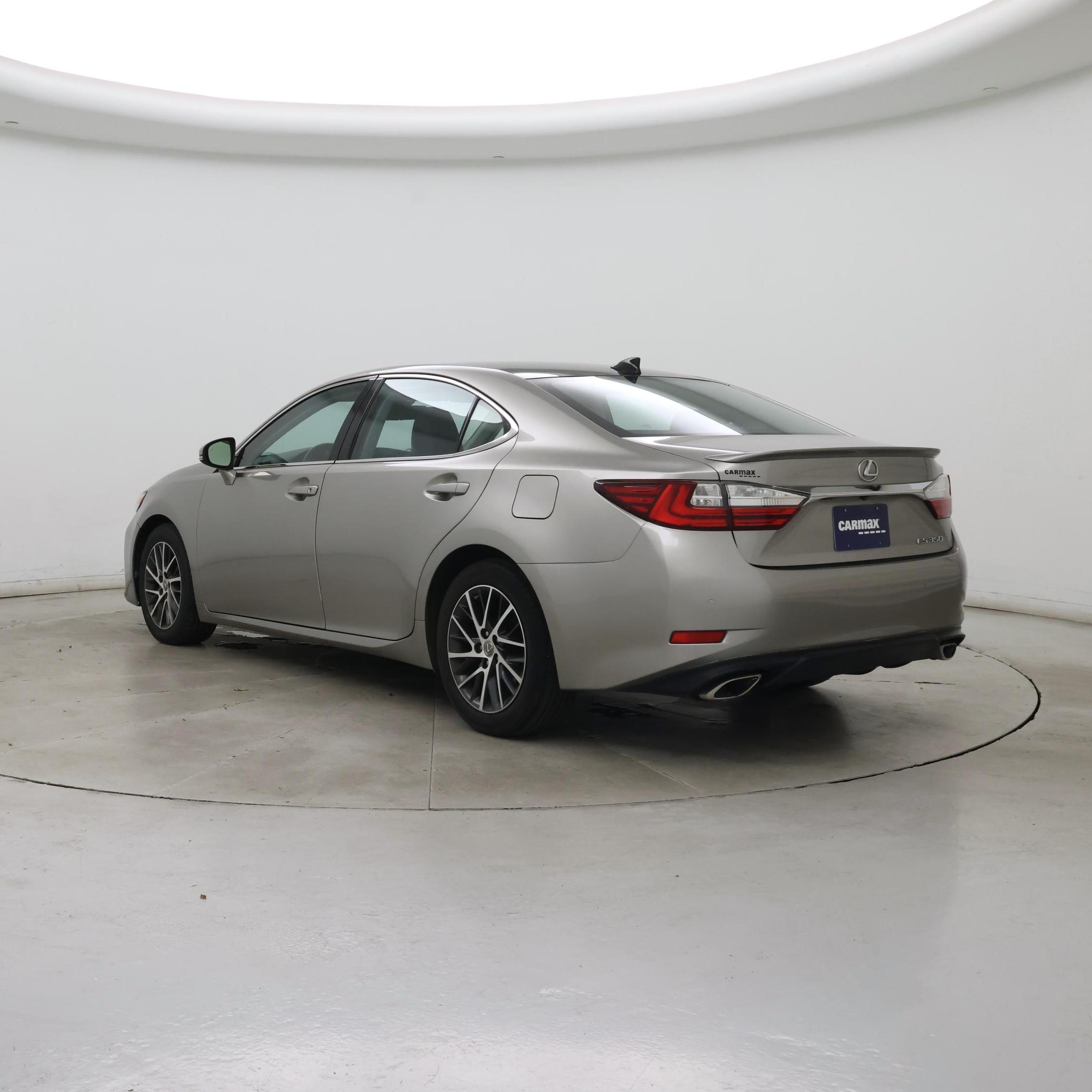 Thumbnail: 2018 Lexus ES - 2