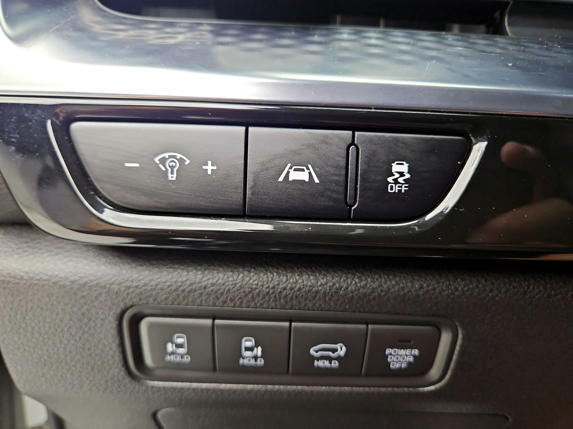 Thumbnail: 2023 Kia Carnival - 13