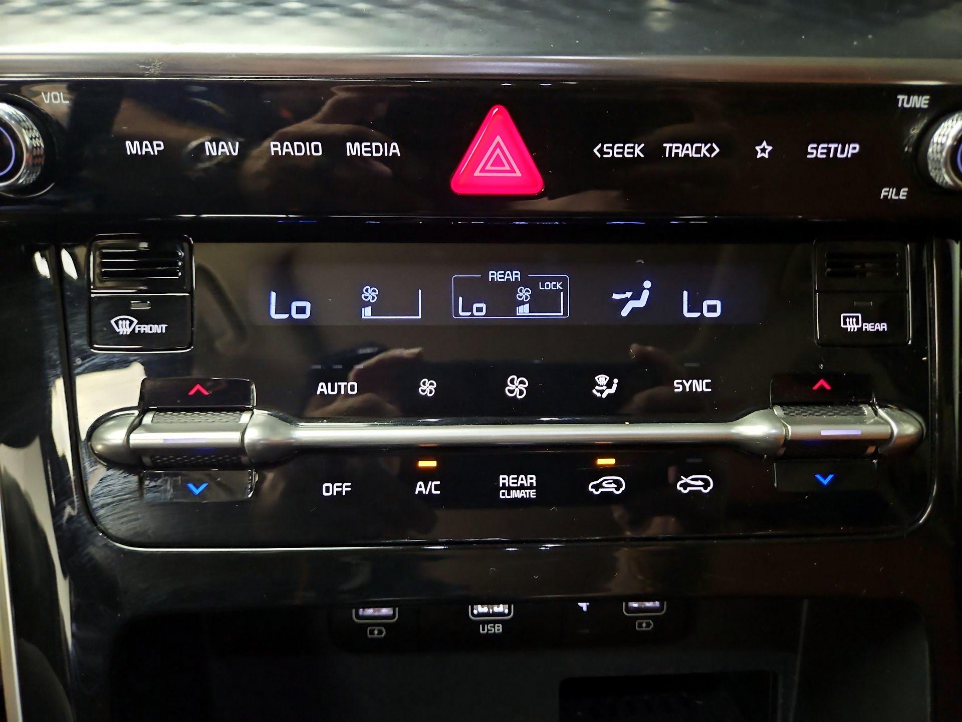 Thumbnail: 2023 Kia Carnival - 17