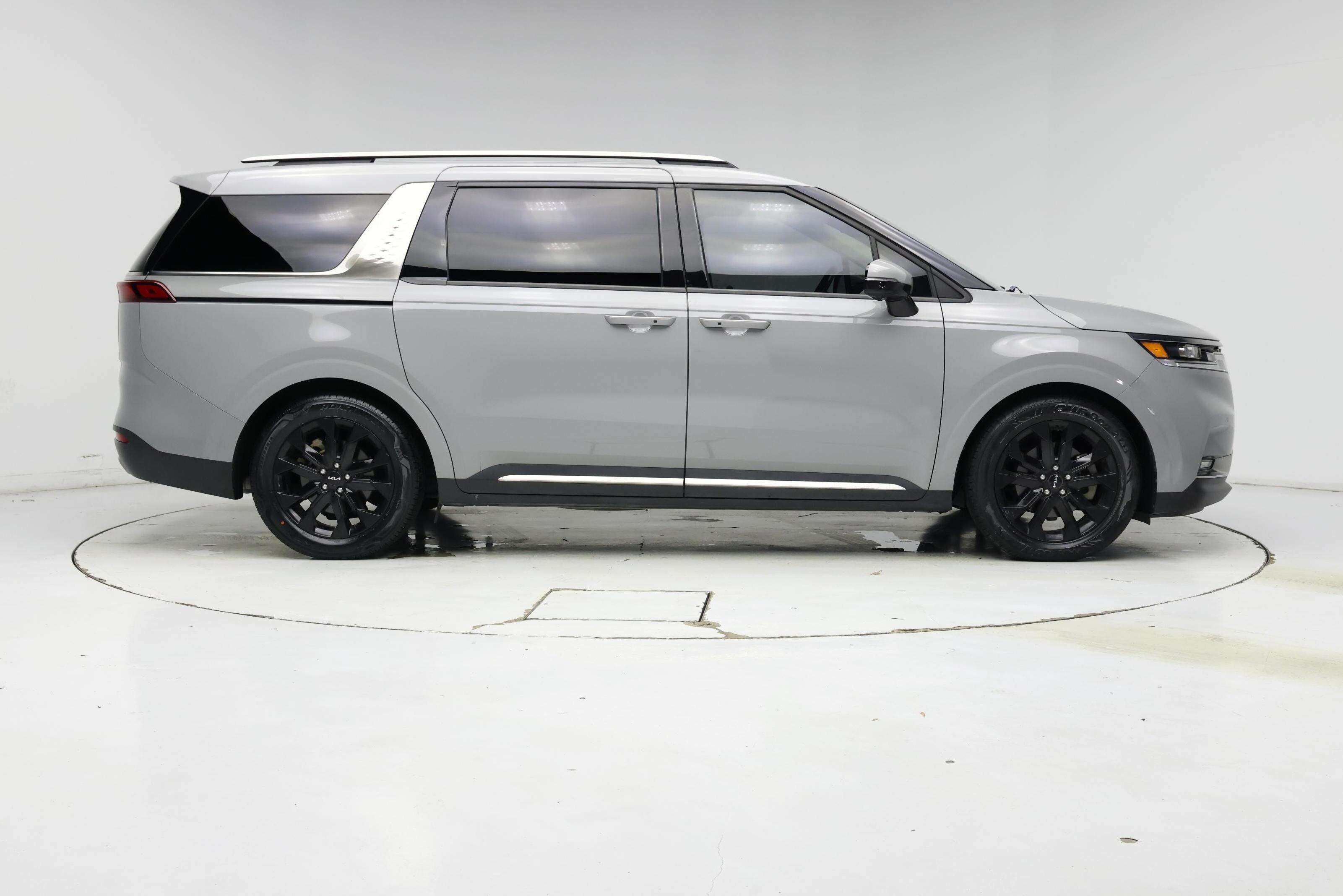 Thumbnail: 2023 Kia Carnival - 7