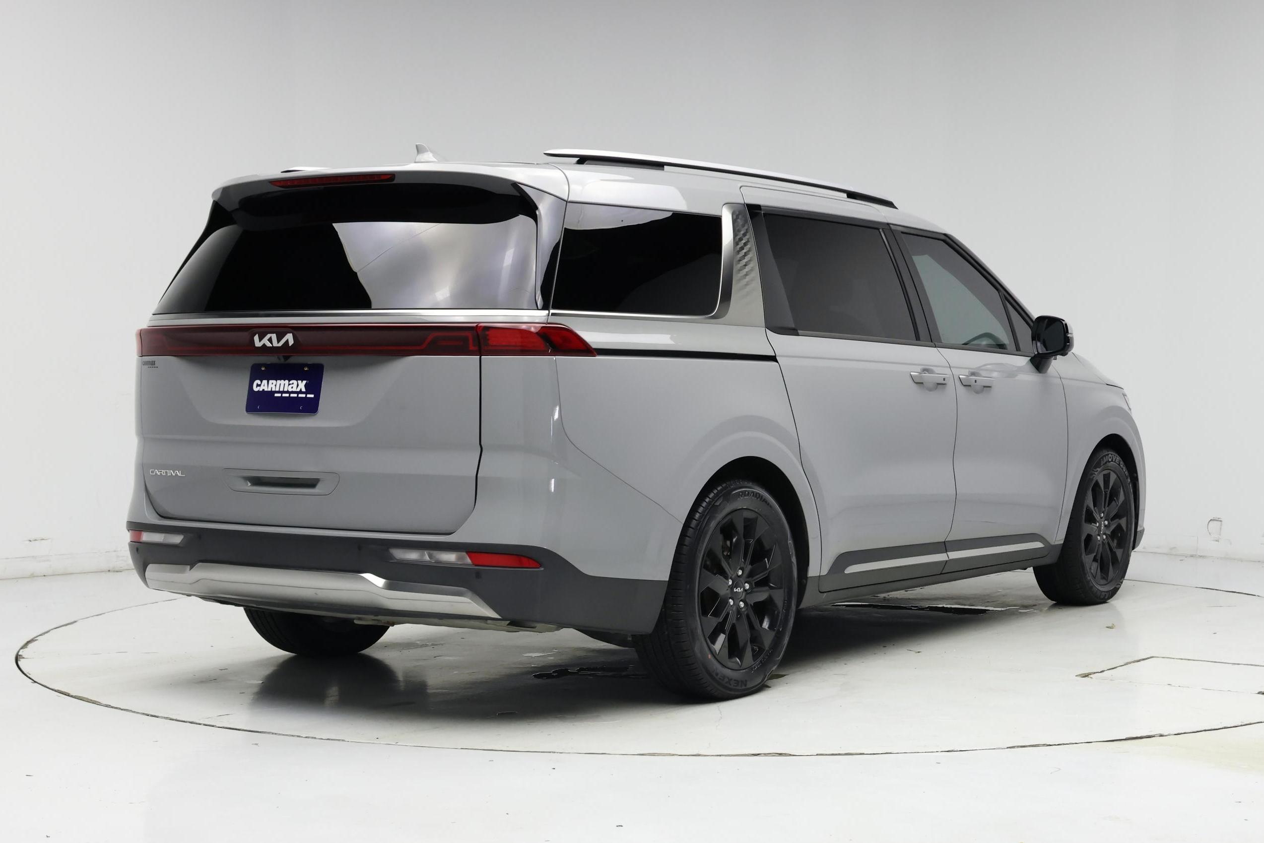 Thumbnail: 2023 Kia Carnival - 8