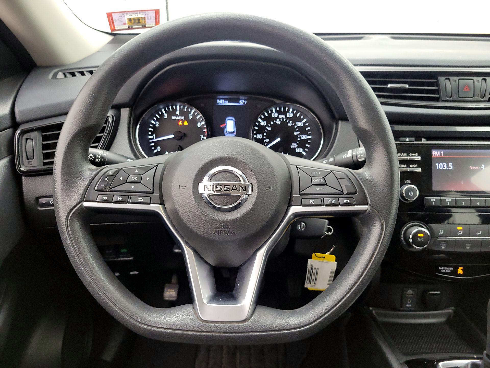 Thumbnail: 2017 Nissan Rogue - 10