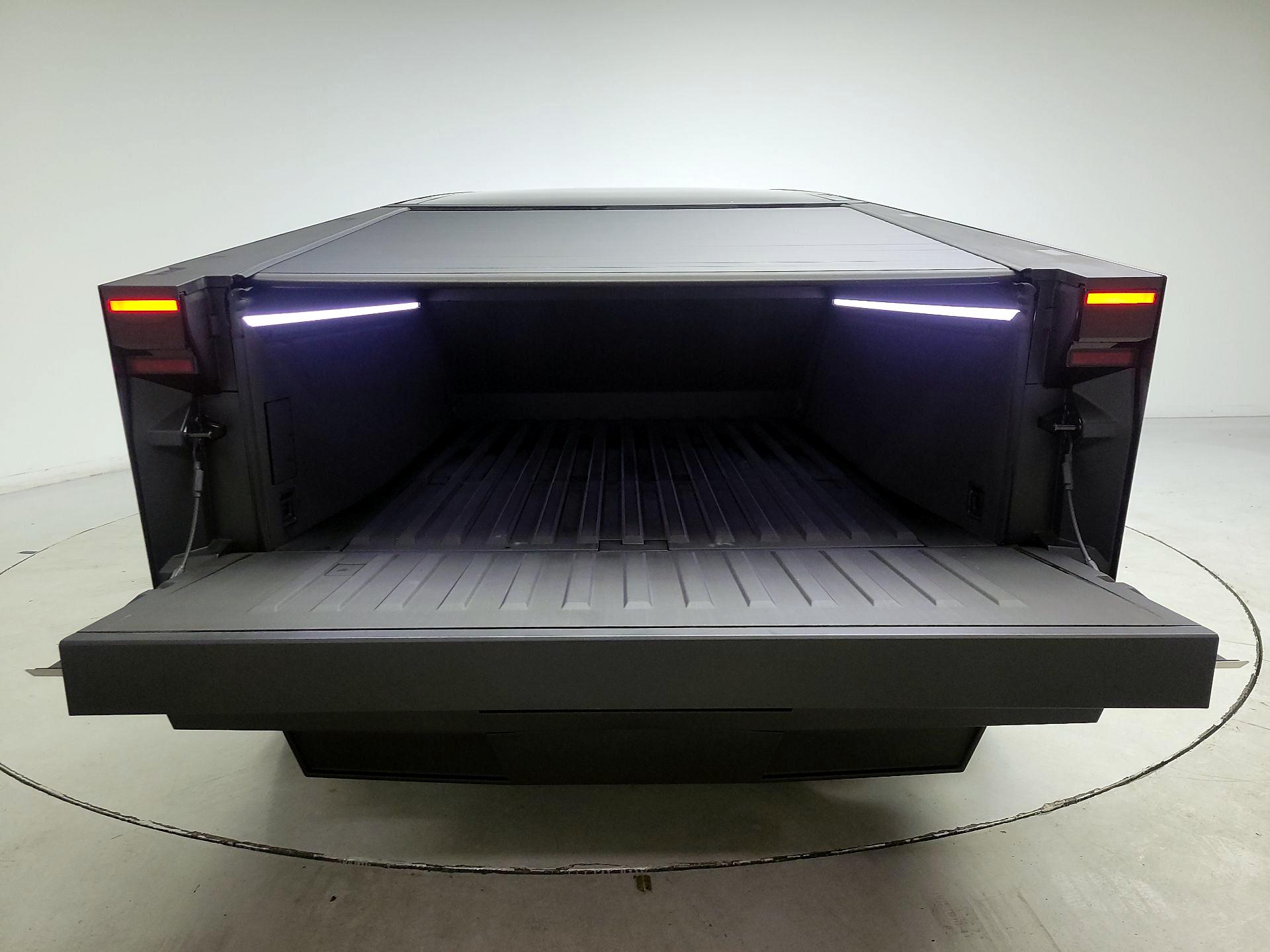 Thumbnail: 2025 Tesla Cybertruck - 20